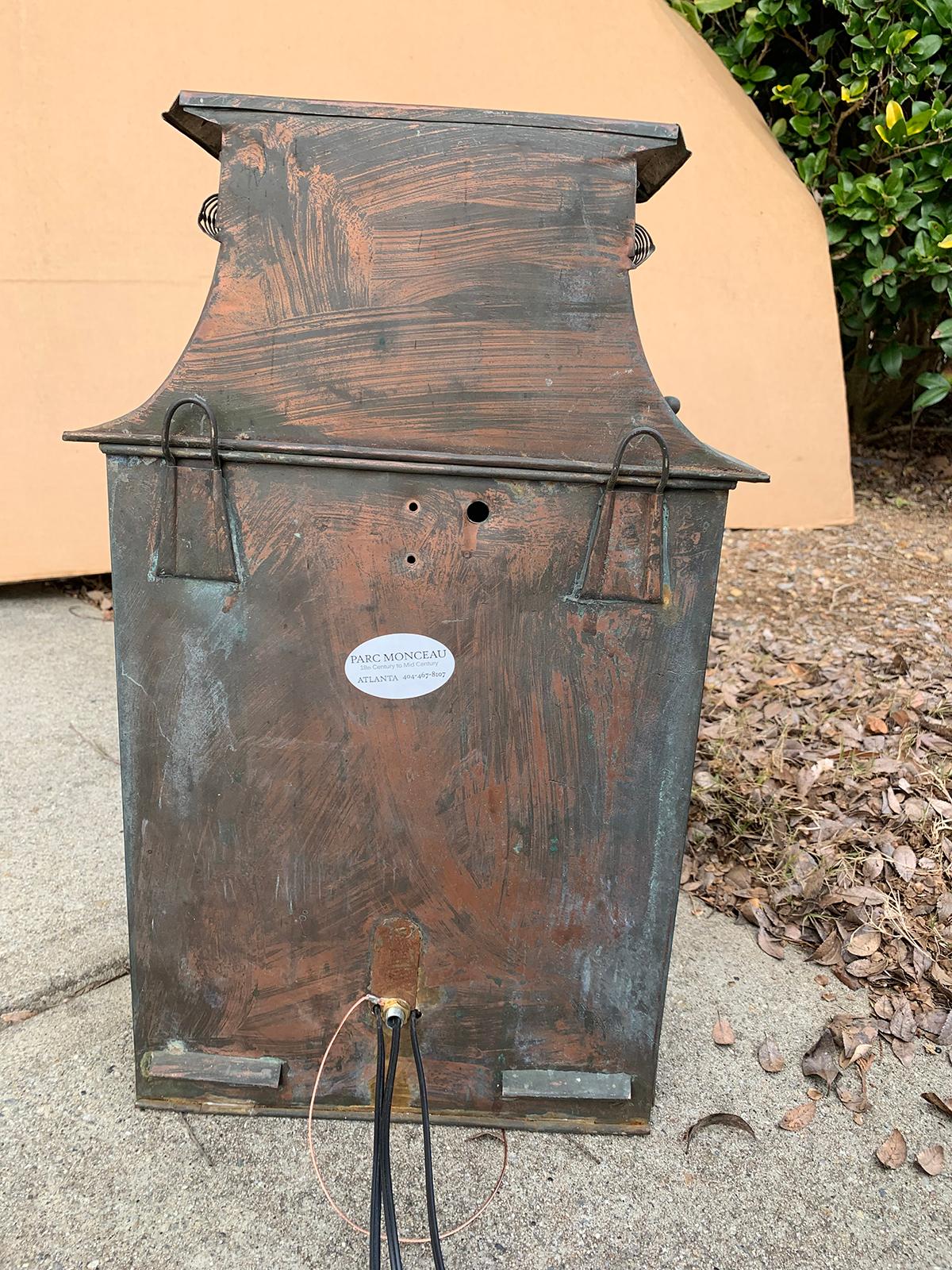 Early 20th Century English Wall Lantern with Old Finish For Sale 1
