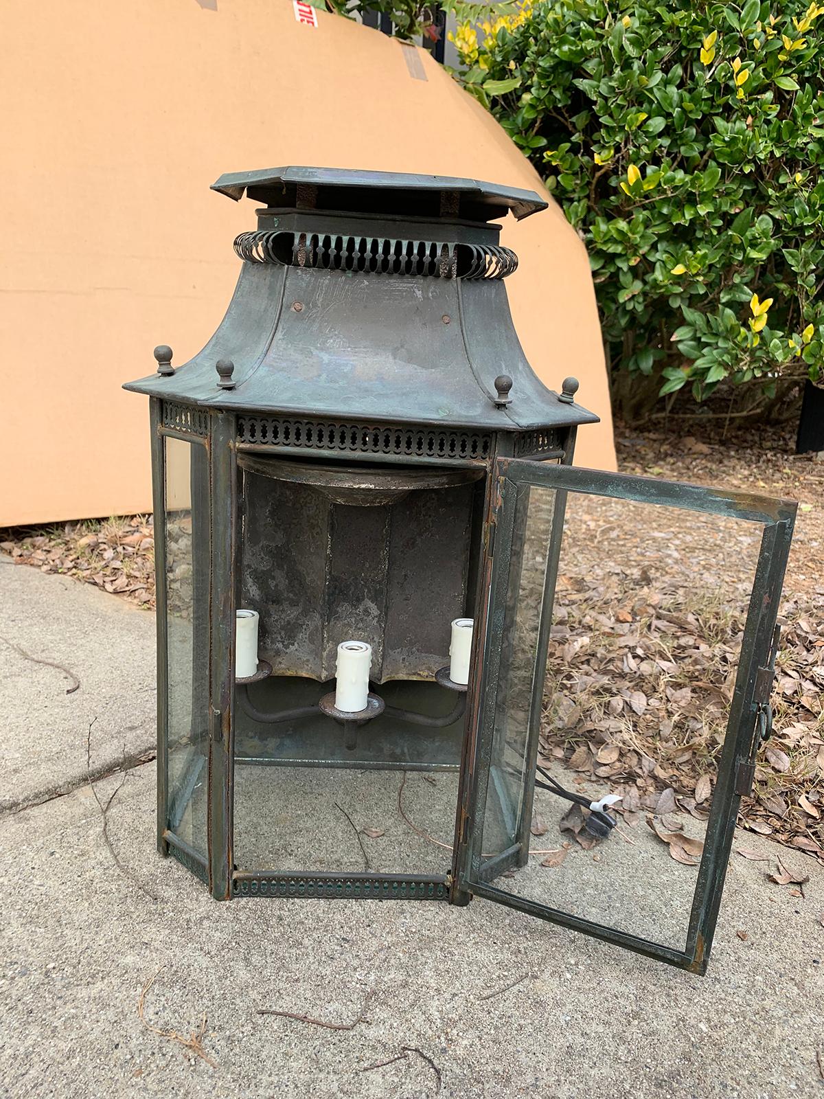 Early 20th Century English Wall Lantern with Old Finish For Sale 2