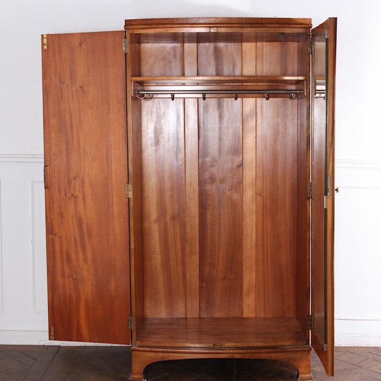 Early 20th Century English Walnut Wardrobe Armoire In Good Condition In Vancouver, British Columbia