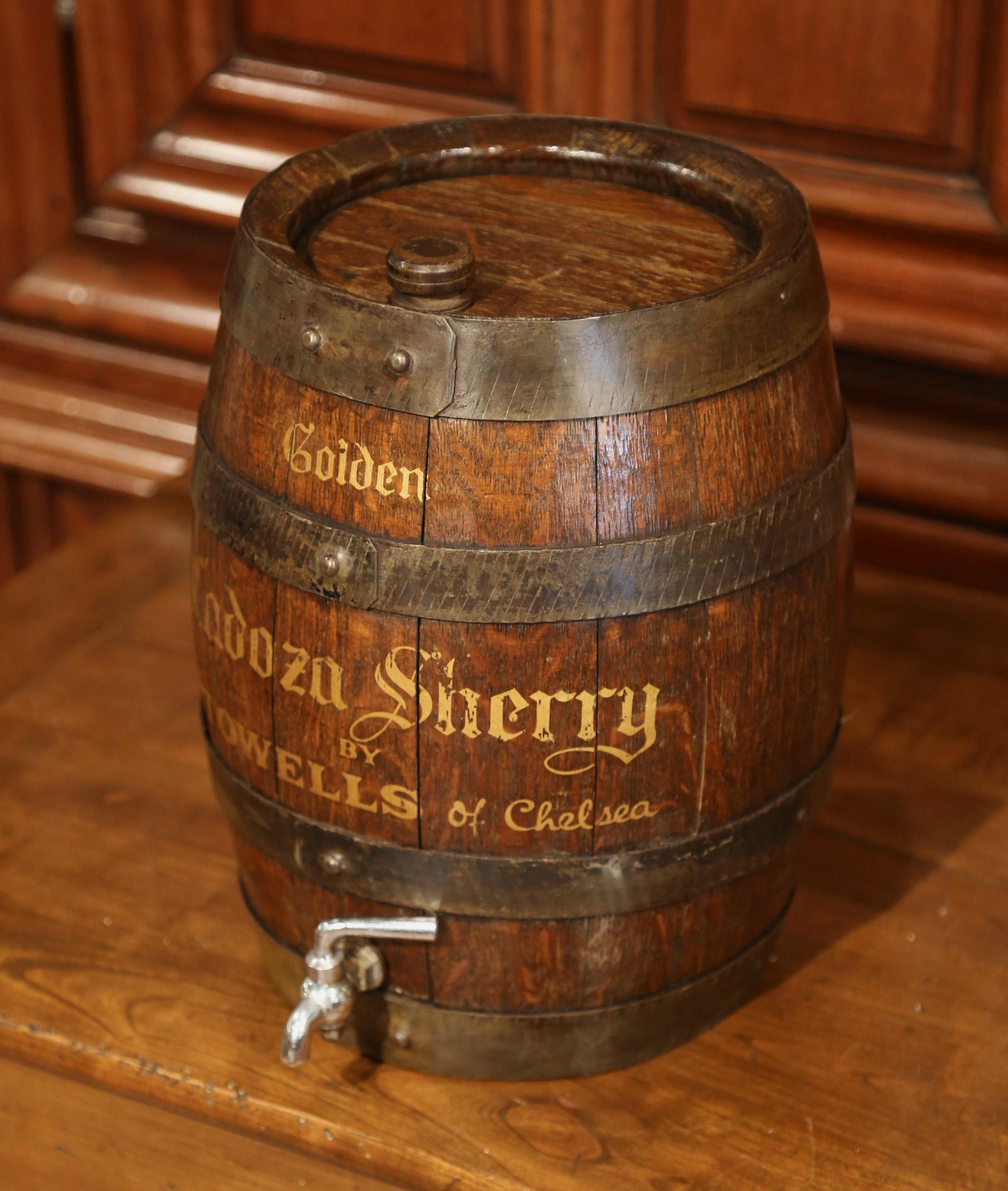 Early 20th Century English Carved Oak and Metal Cream Sherry Barrel In Excellent Condition In Dallas, TX