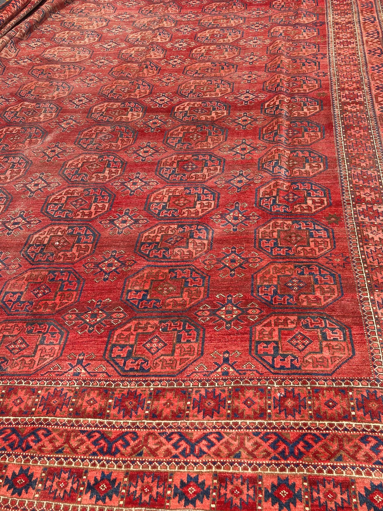 Central Asian Early 20th Century Ersari Rug