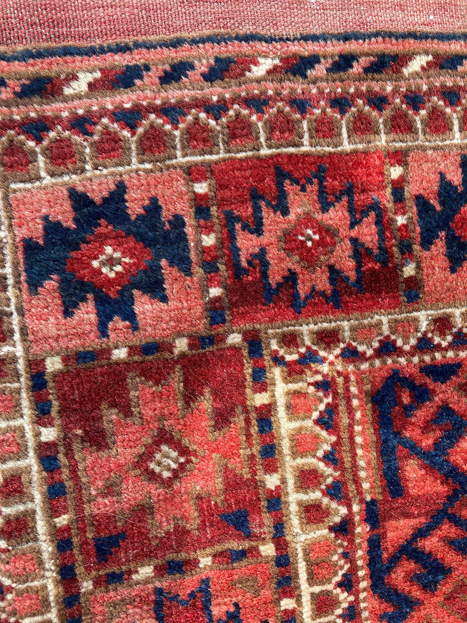 Early 20th Century Ersari Rug In Good Condition In New York, NY