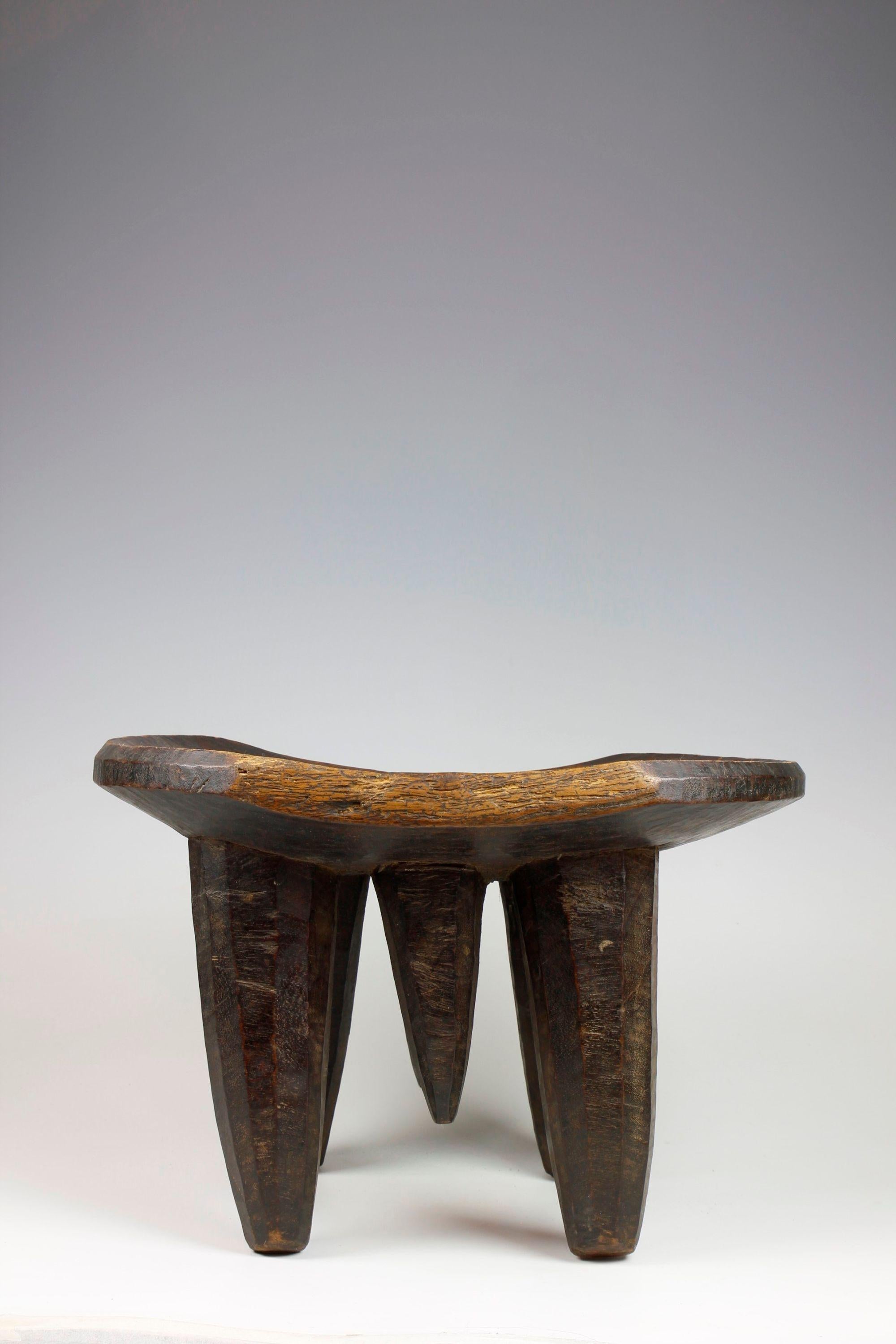 Early 20th Century Ethiopian Stool with Phallic Form In Good Condition For Sale In London, GB