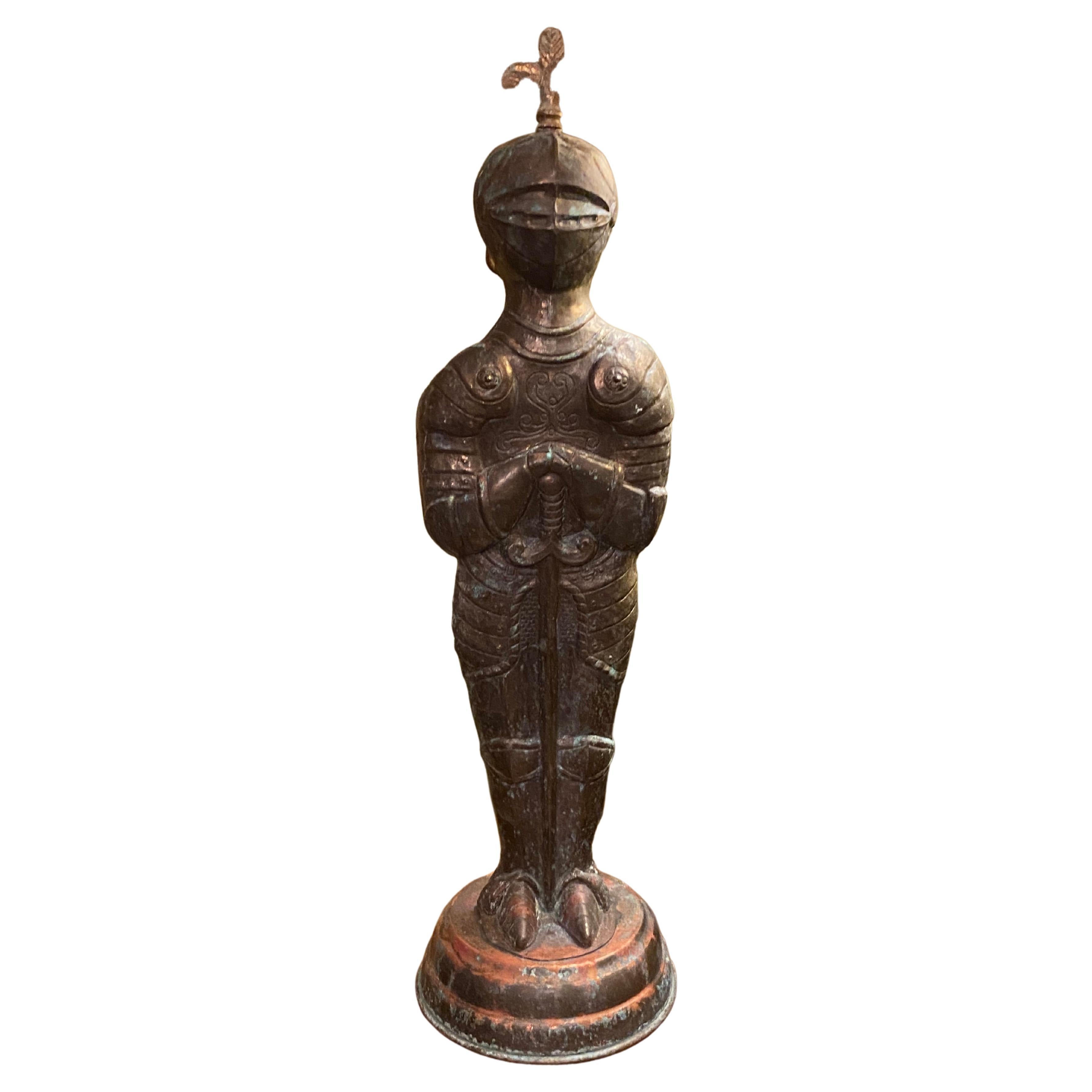 Statua di cavaliere in armatura dell'inizio del XX secolo, rame, ottone, bronzo