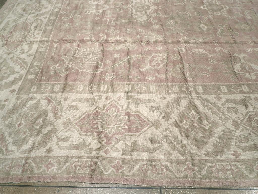 Early 20th Century European Oushak Large Carpet In Excellent Condition For Sale In New York, NY