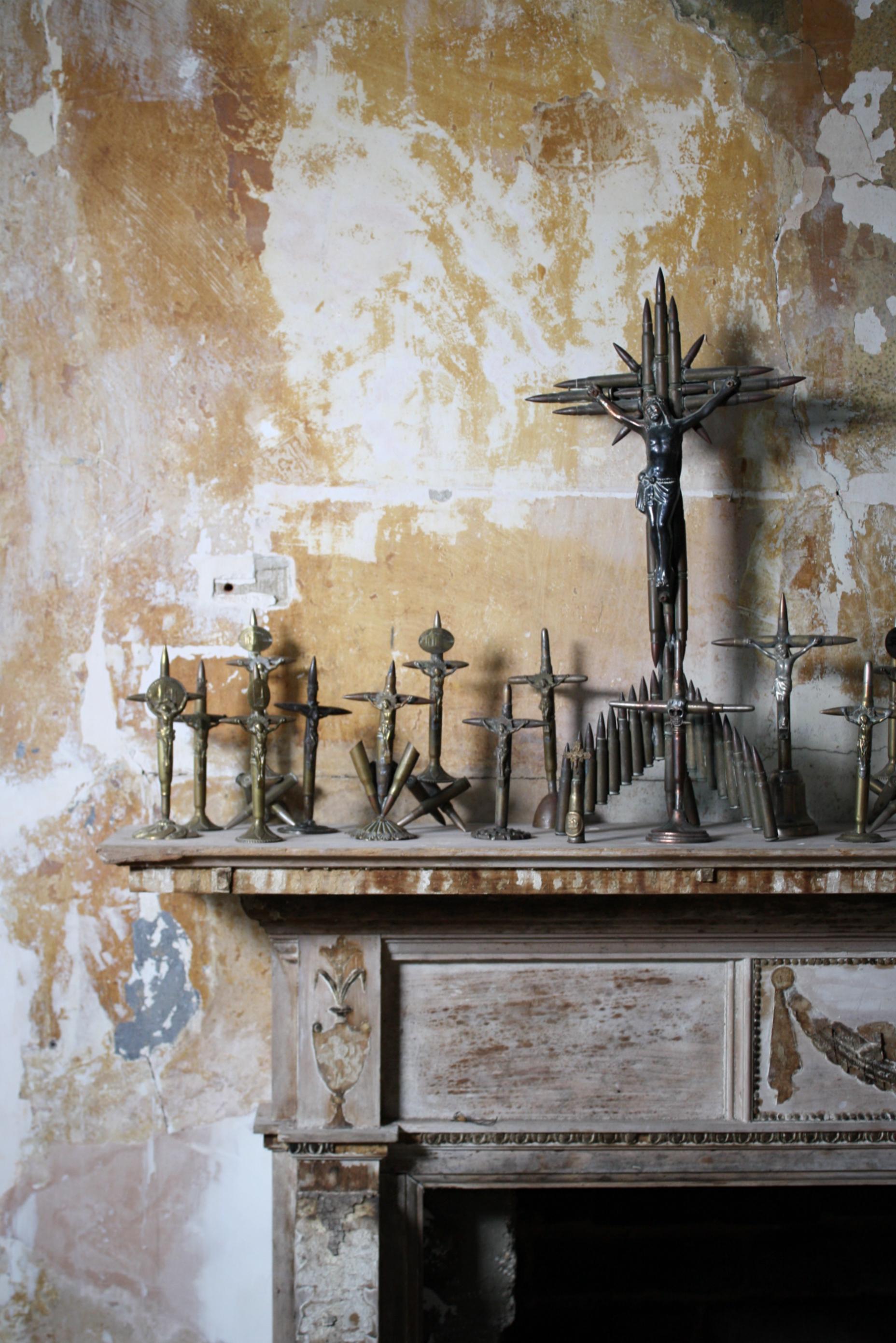 A large collection of trench art, from both the 1st and 2nd world wars. 
Mainly comprising of bullet crucifixes, European in origin early 20th century in age.

16 in total, sold as a collection only 

Measures: largest 50cm in height, 25cm in
