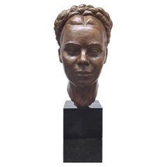 Sculpture exceptionnelle en bronze en buste de femme du début du 20e siècle par un artiste mystérieux. 