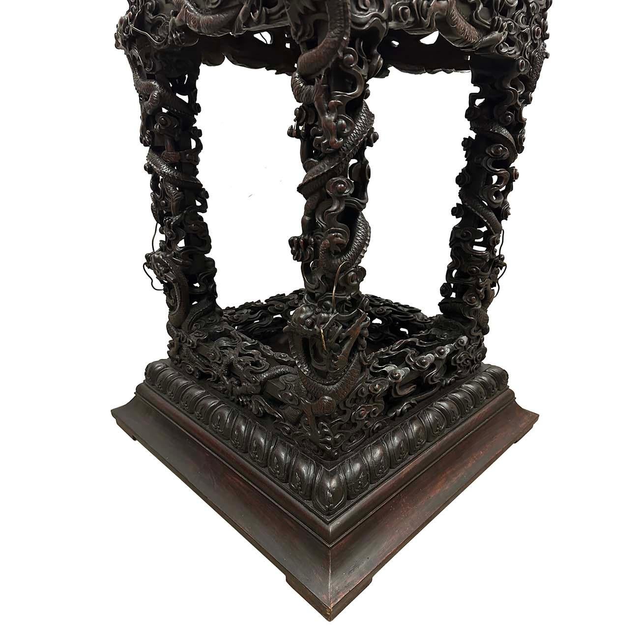 Chinois Début du 20e siècle Extraordinaire Stand de Dragon Antique en bois dur sculpté en vente