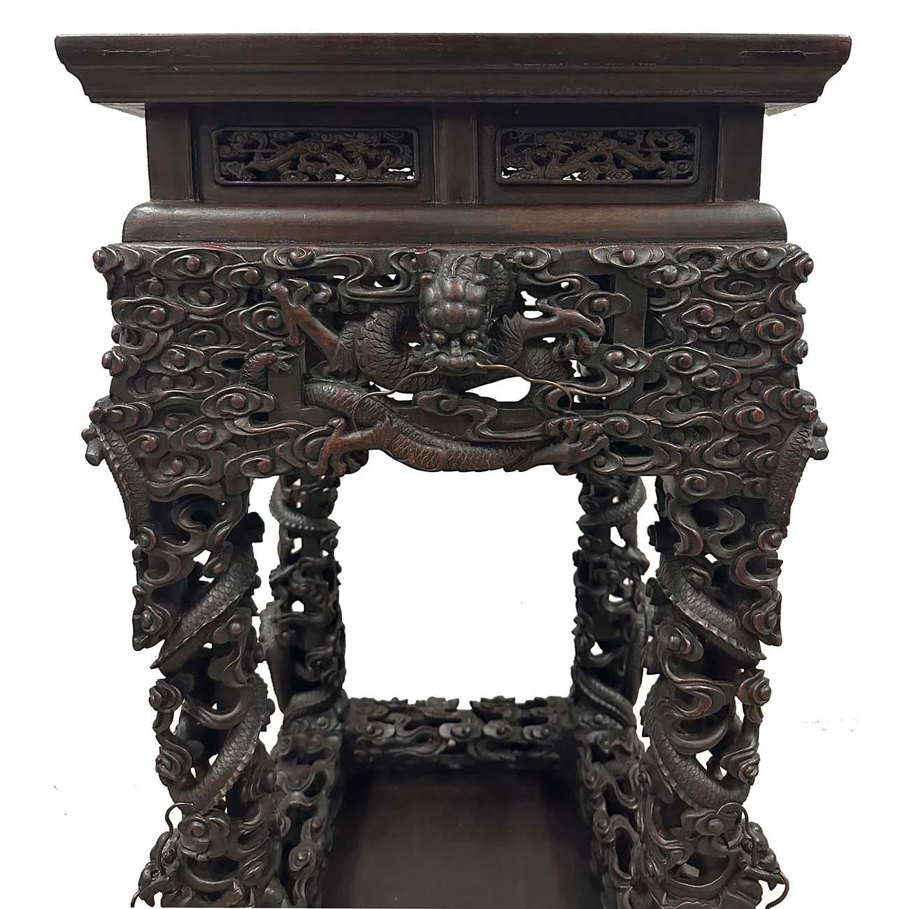 Début du 20e siècle Extraordinaire Stand de Dragon Antique en bois dur sculpté Bon état - En vente à Pomona, CA