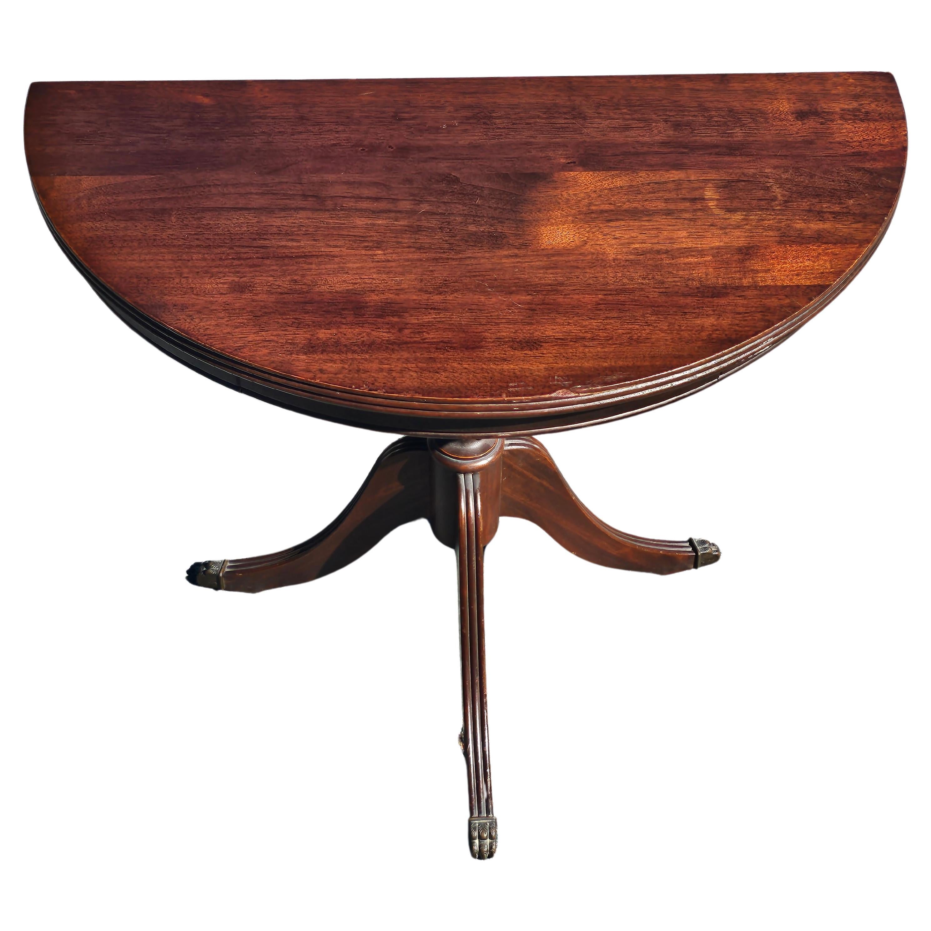 Early 20th Century Federal Mahogany Pedestal Trifid Demilune Table In Good Condition For Sale In Germantown, MD