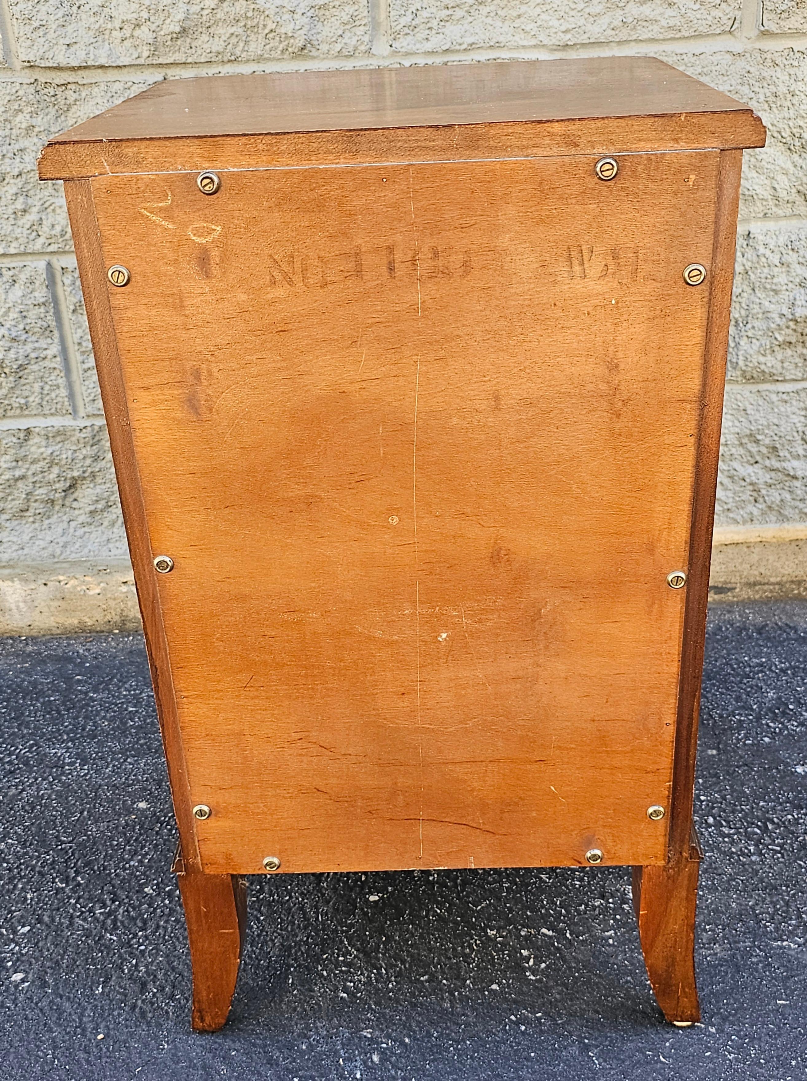 Early 20th Century Federal Style Burl Mahogany Nightstand Side Table Cabinet For Sale 4