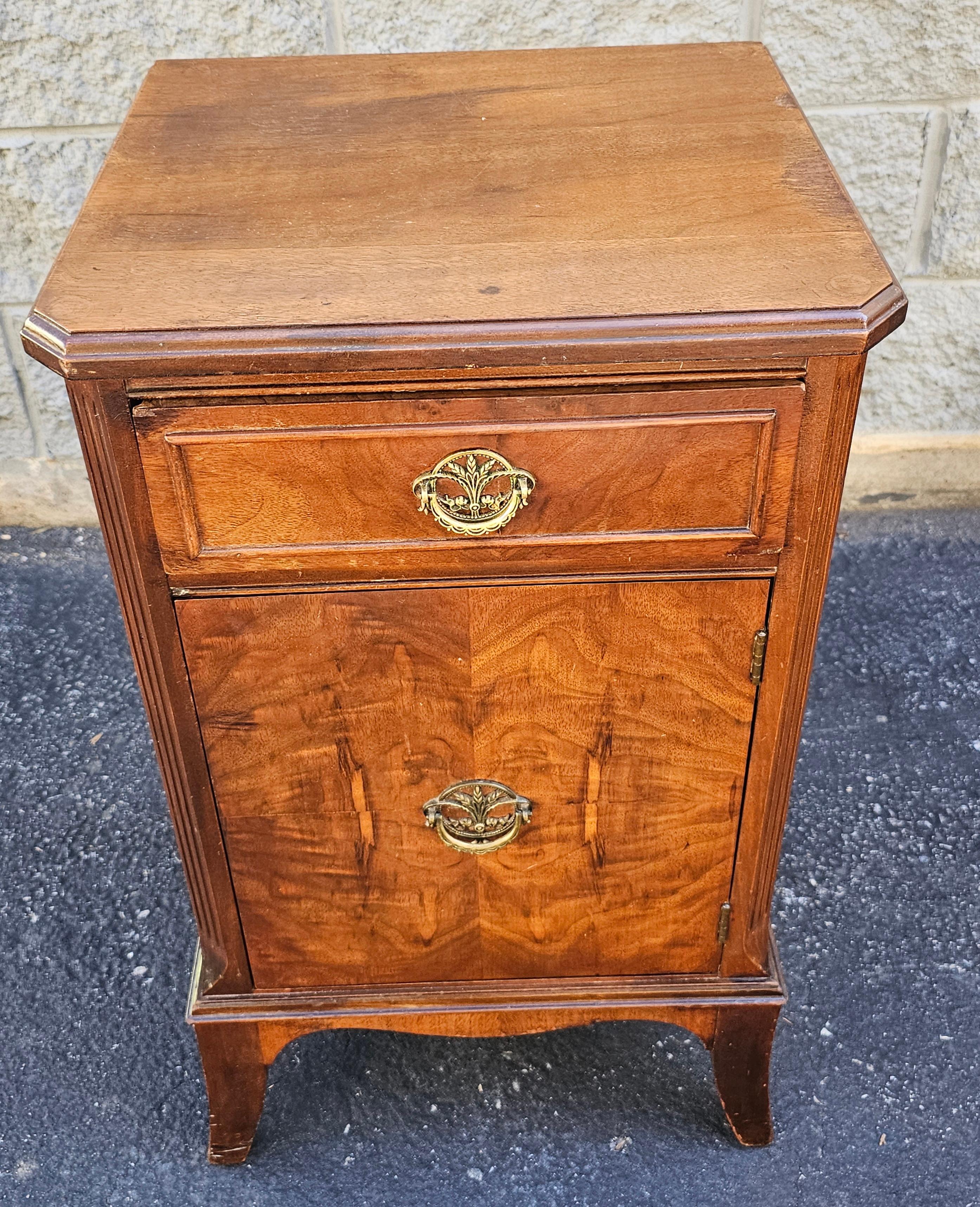 An Early 20th Century Federal Style Burl Mahogany Nightstand Side Table Cabinet.
Features one dovetail joint drawer and divided lower cabinet with smooth closing door. 
Measure 16.5