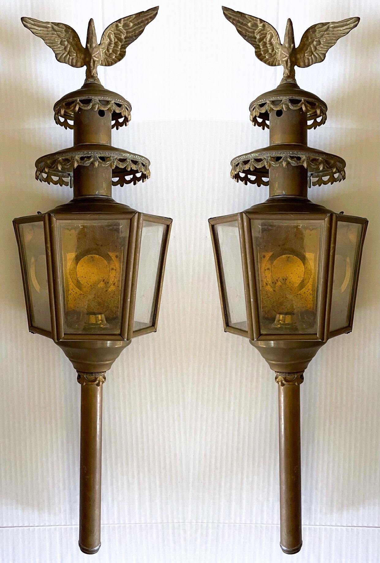 Early 20th Century Federal Style Continental Brass Lanterns, Pair For Sale 3