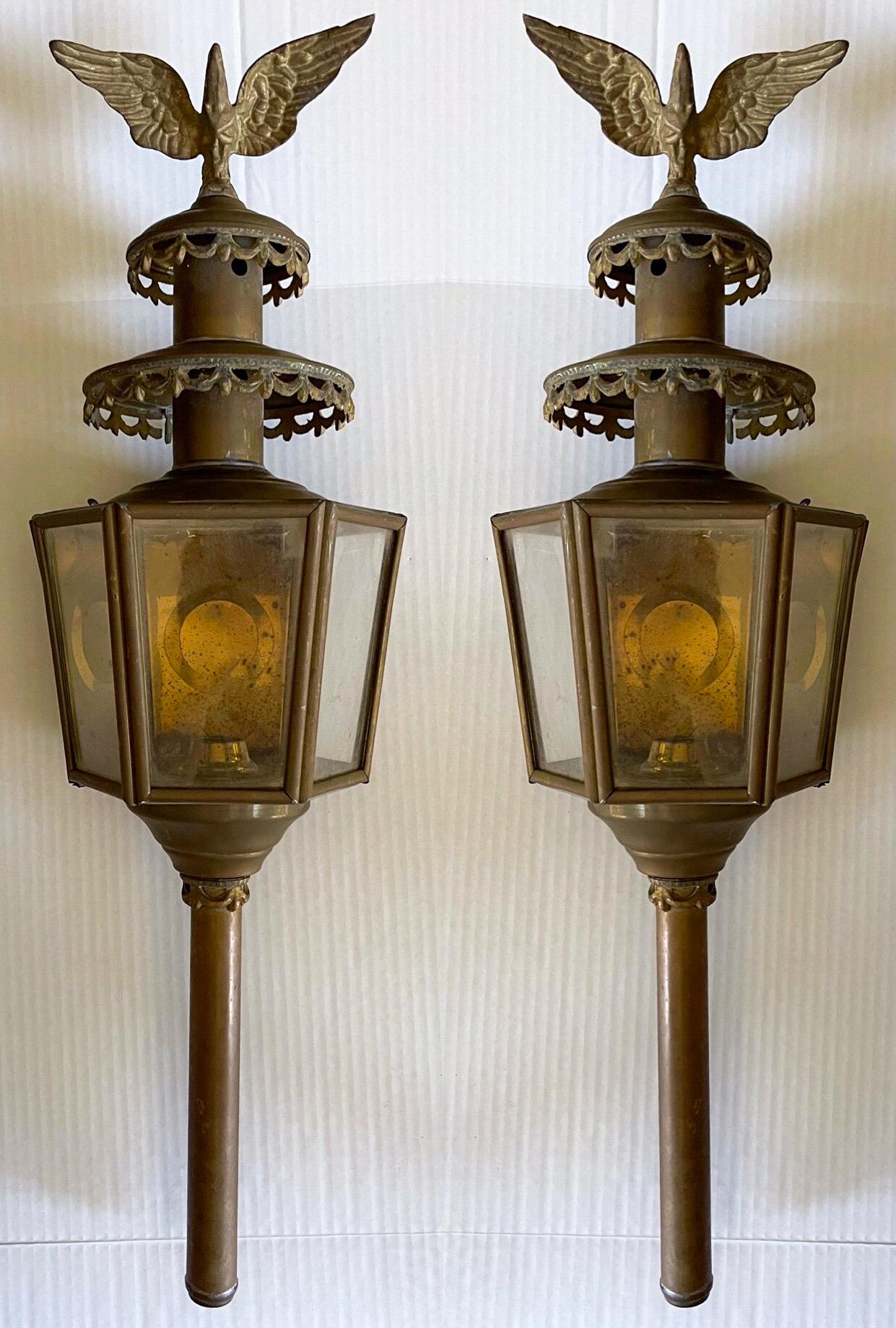 Early 20th Century Federal Style Continental Brass Lanterns, Pair For Sale 4