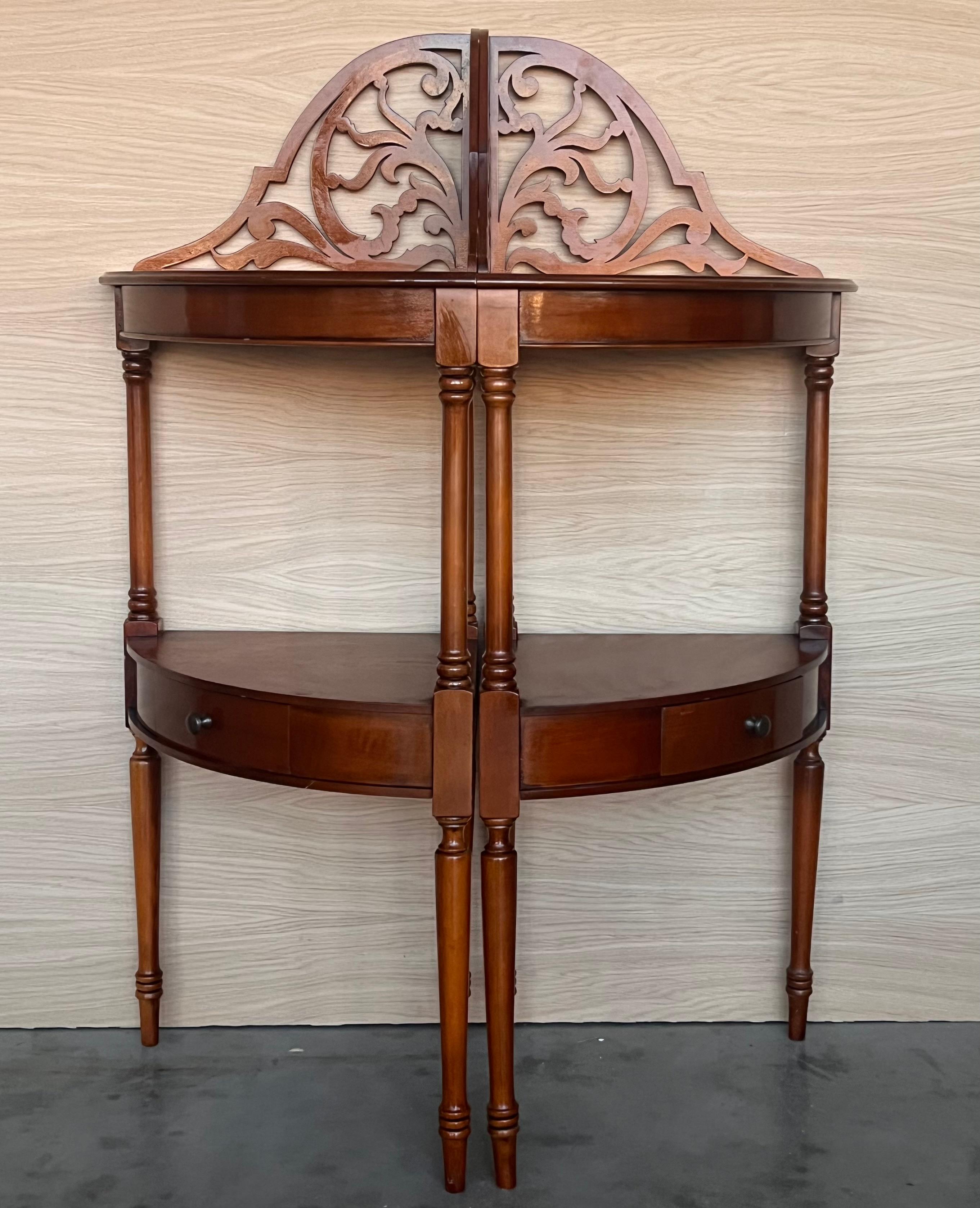 Art Nouveau Early 20th Century Federal Style Mahogany Corner Etagere with Drawer For Sale