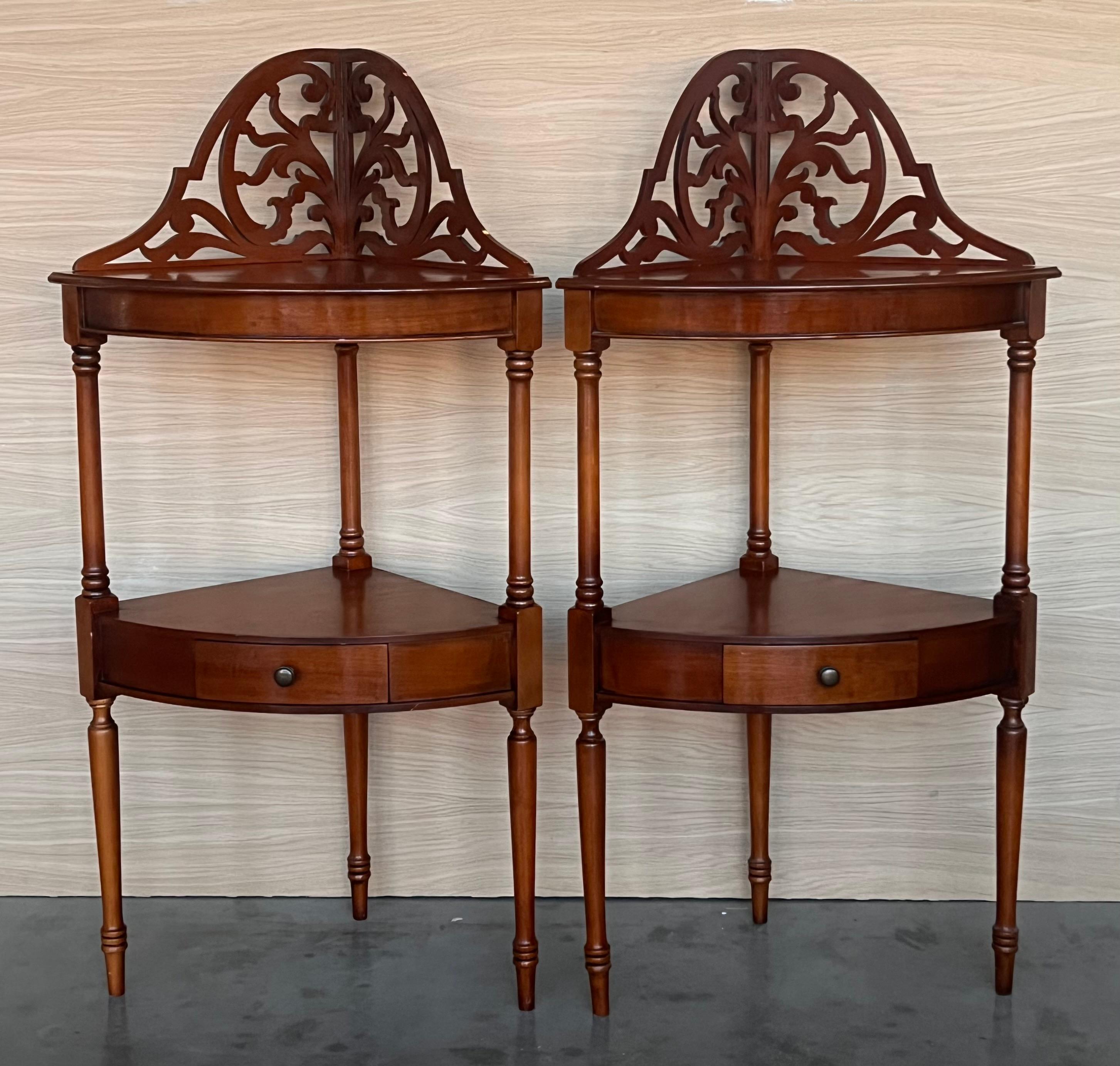 Early 20th Century Federal Style Mahogany Corner Etagere with Drawer In Good Condition For Sale In Miami, FL