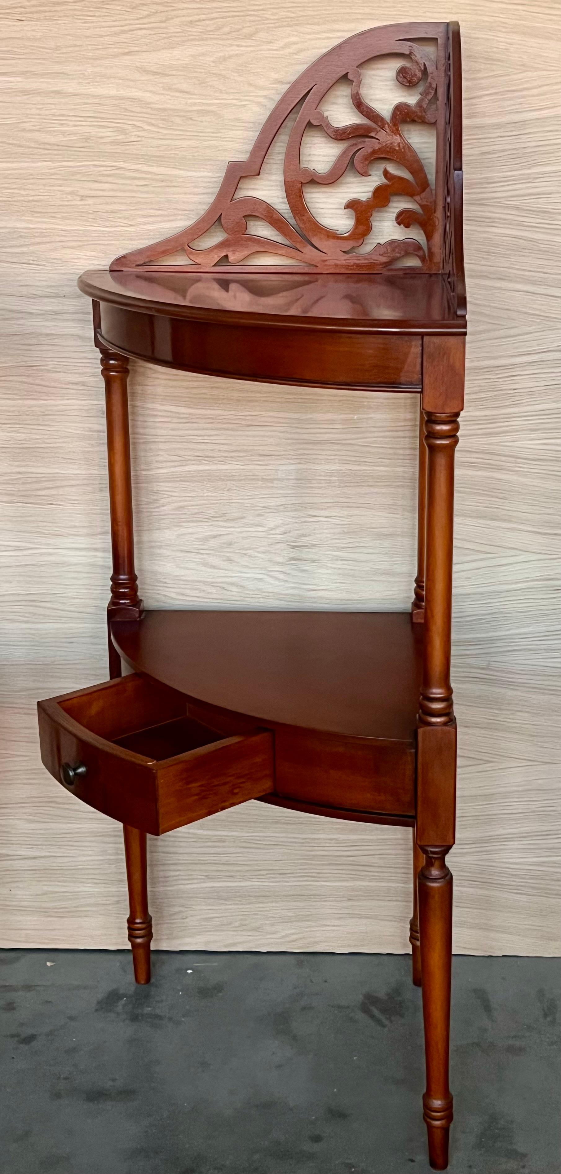 Wood Early 20th Century Federal Style Mahogany Corner Etagere with Drawer For Sale