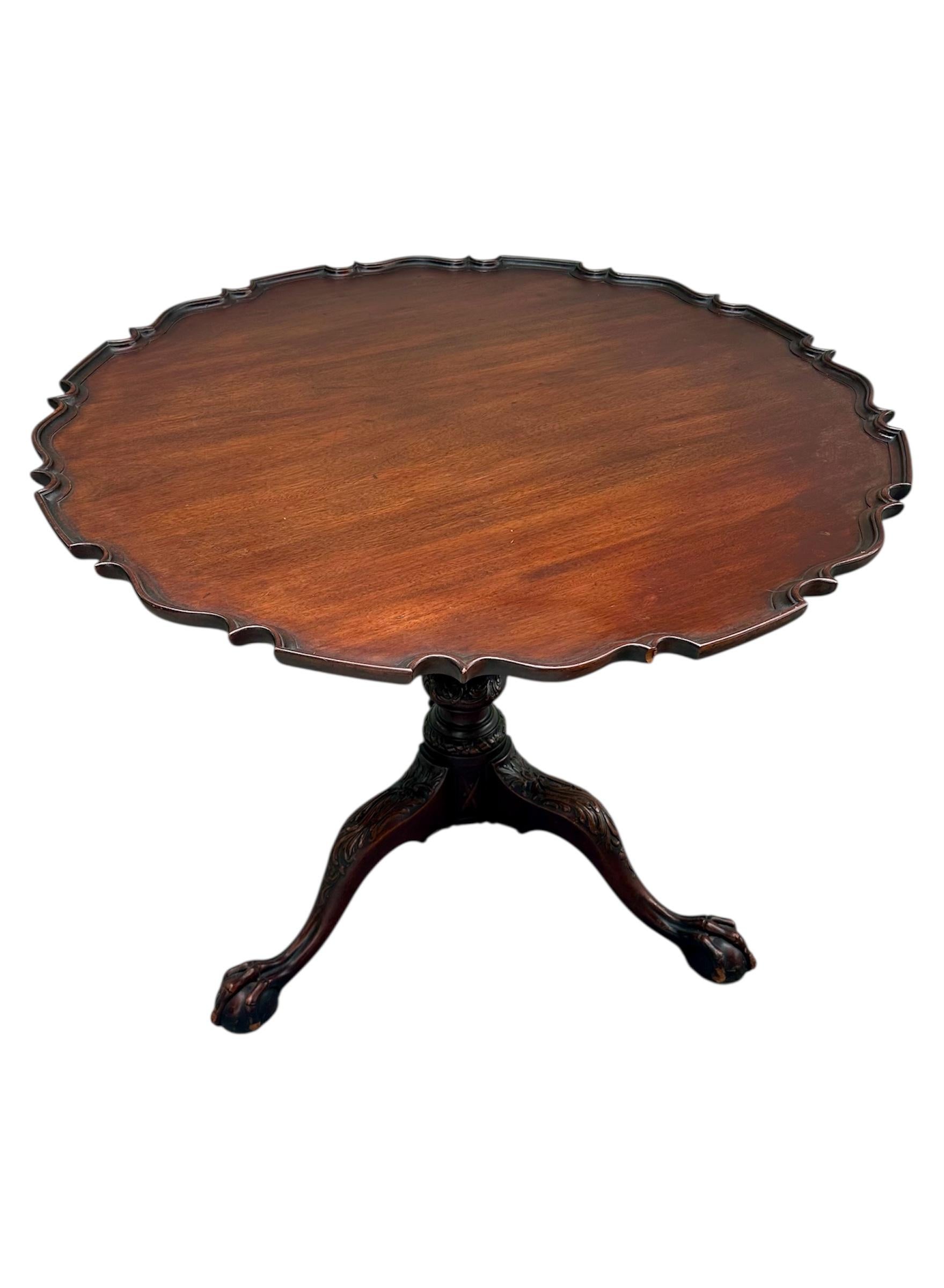 Early 20th Century Federal Style Mahogany Piecrust Birdcage Tilt-Top Table. For Sale 6