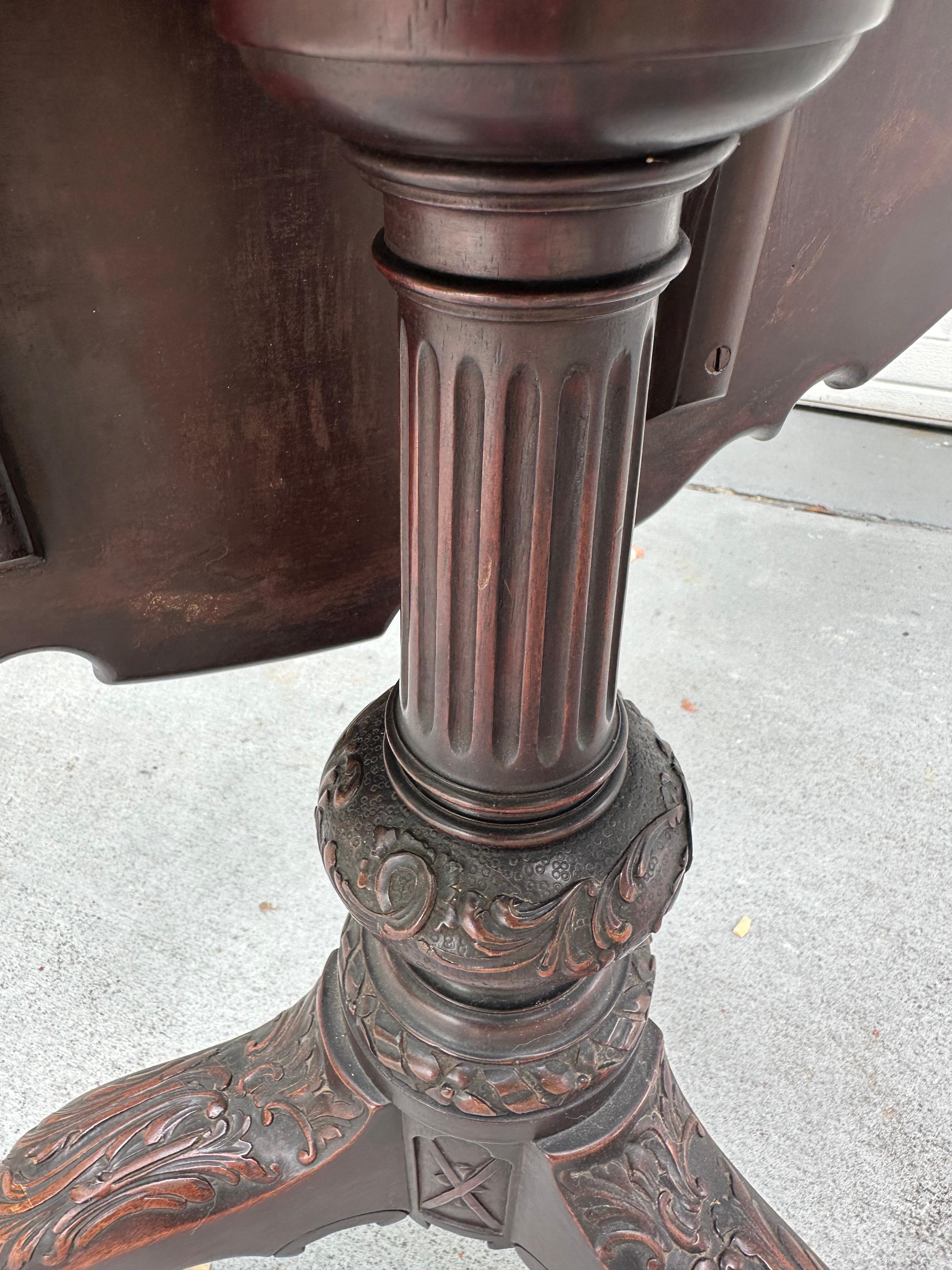 Early 20th Century Federal Style Mahogany Piecrust Birdcage Tilt-Top Table. For Sale 2