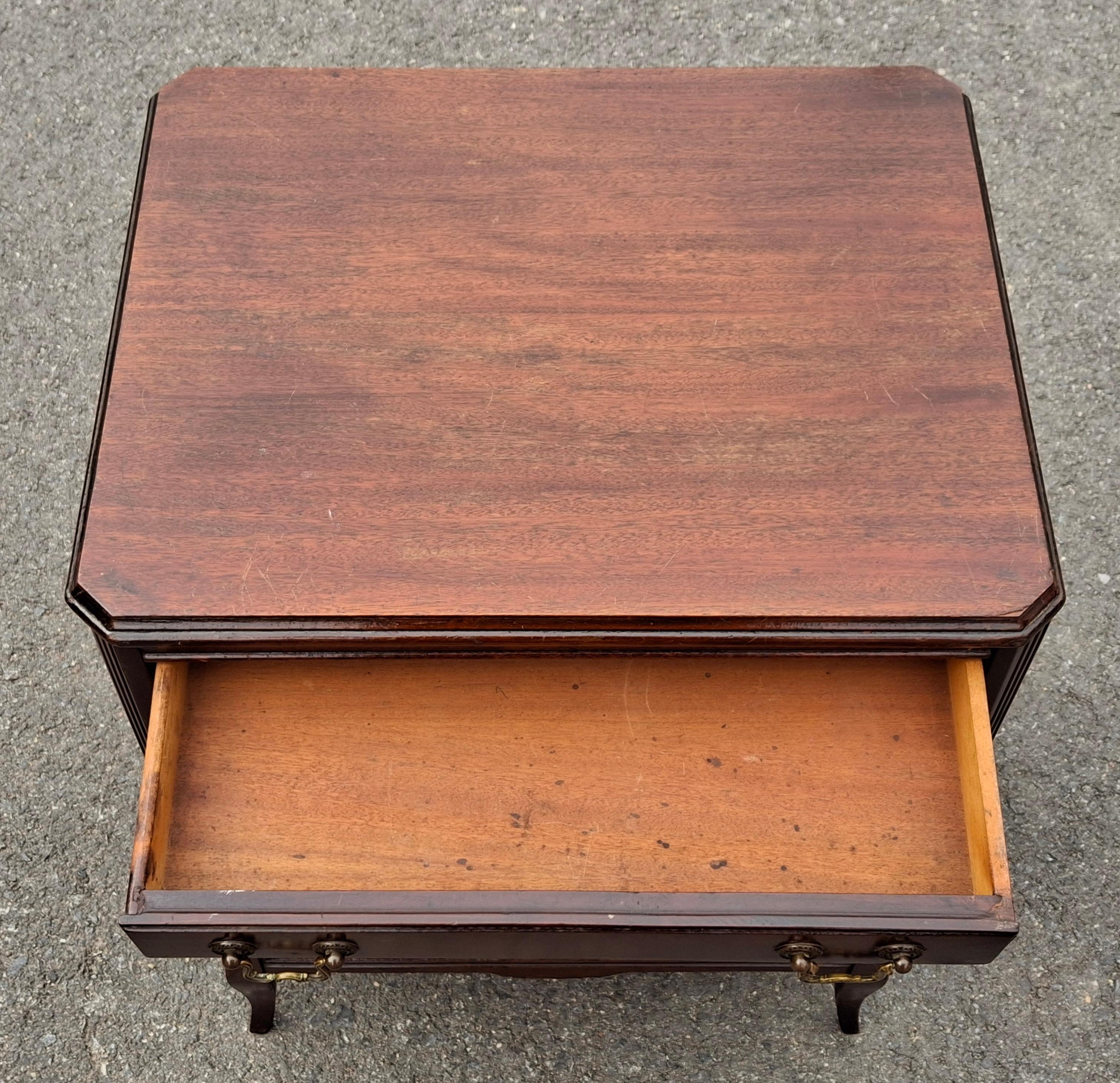 Tavolino in mogano e mobile per spartiti in stile Feder dei primi del Novecento in vendita 2