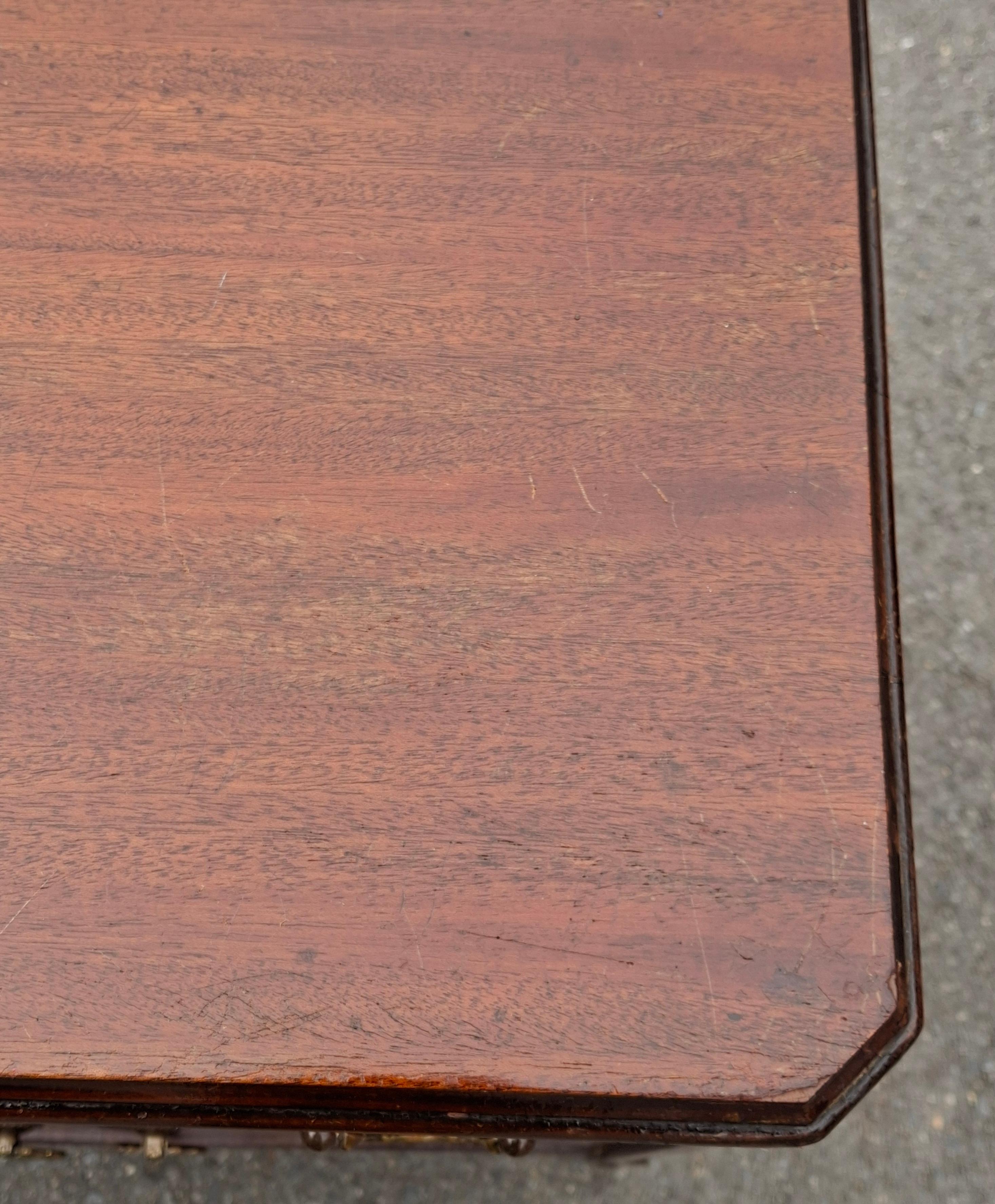 Tavolino in mogano e mobile per spartiti in stile Feder dei primi del Novecento in vendita 4