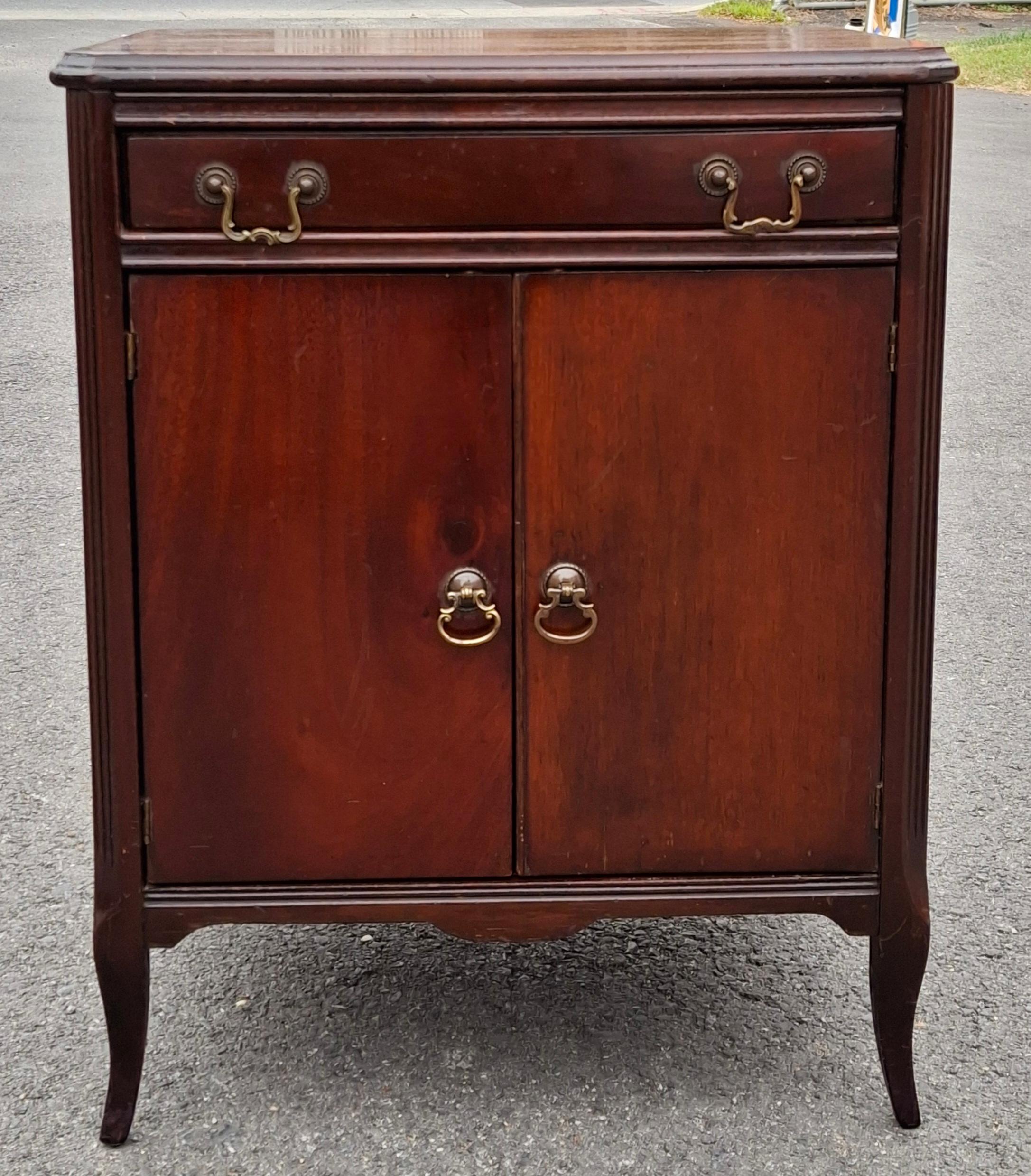 Federale Tavolino in mogano e mobile per spartiti in stile Feder dei primi del Novecento in vendita