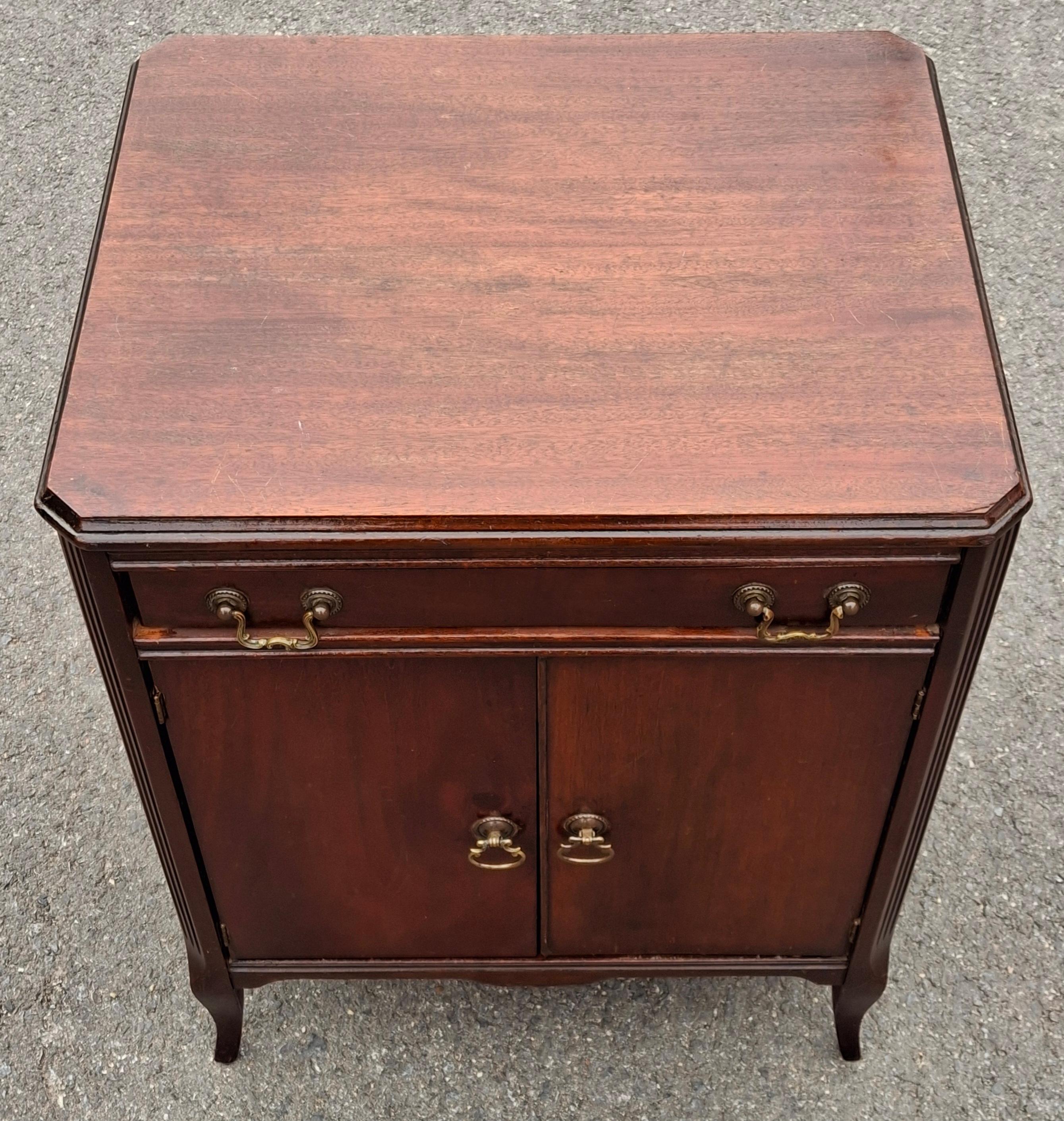 Mordenzato Tavolino in mogano e mobile per spartiti in stile Feder dei primi del Novecento in vendita