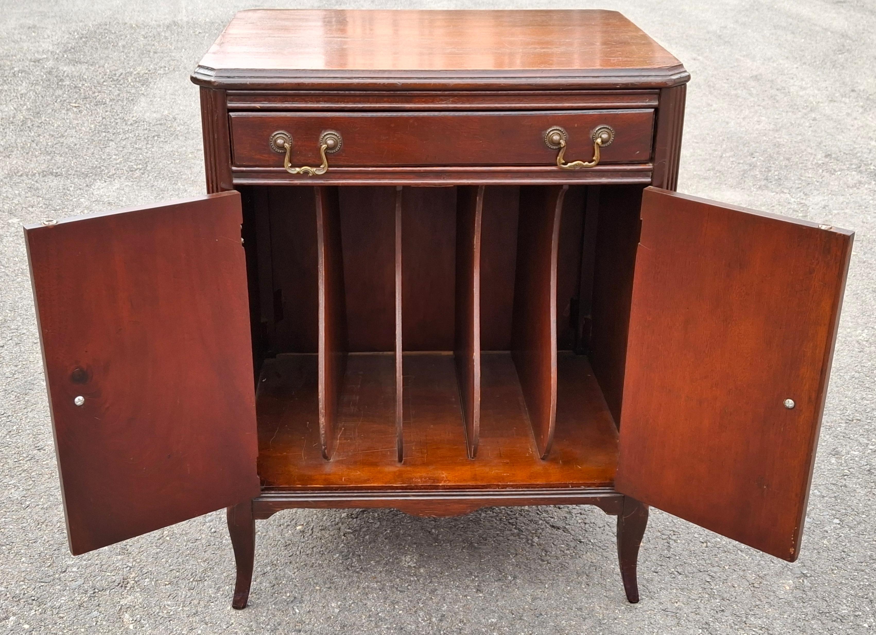 Tavolino in mogano e mobile per spartiti in stile Feder dei primi del Novecento in vendita 1