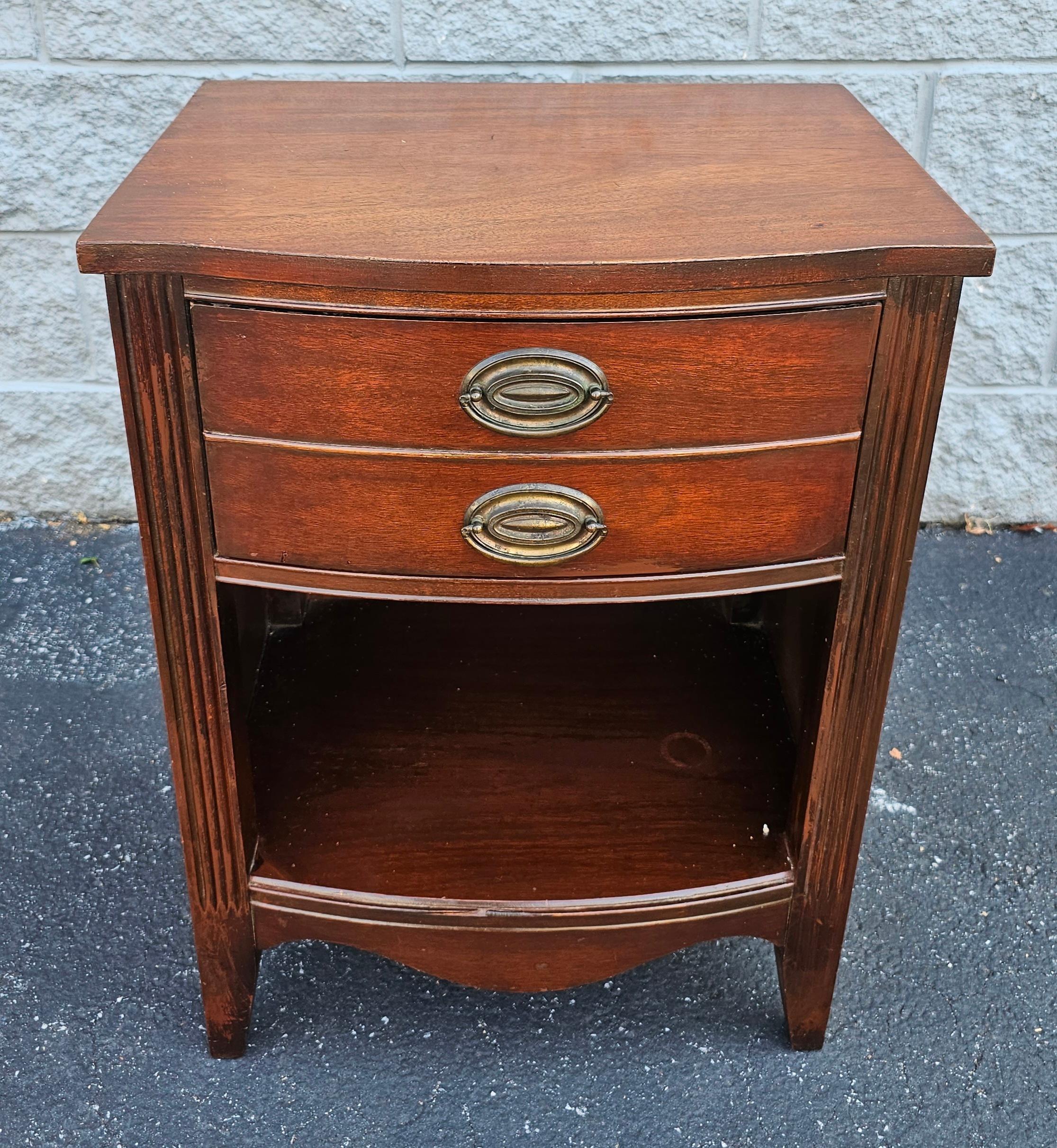 Early 20th Century Federal Style Mahogany Single Drawer Nightstand 3