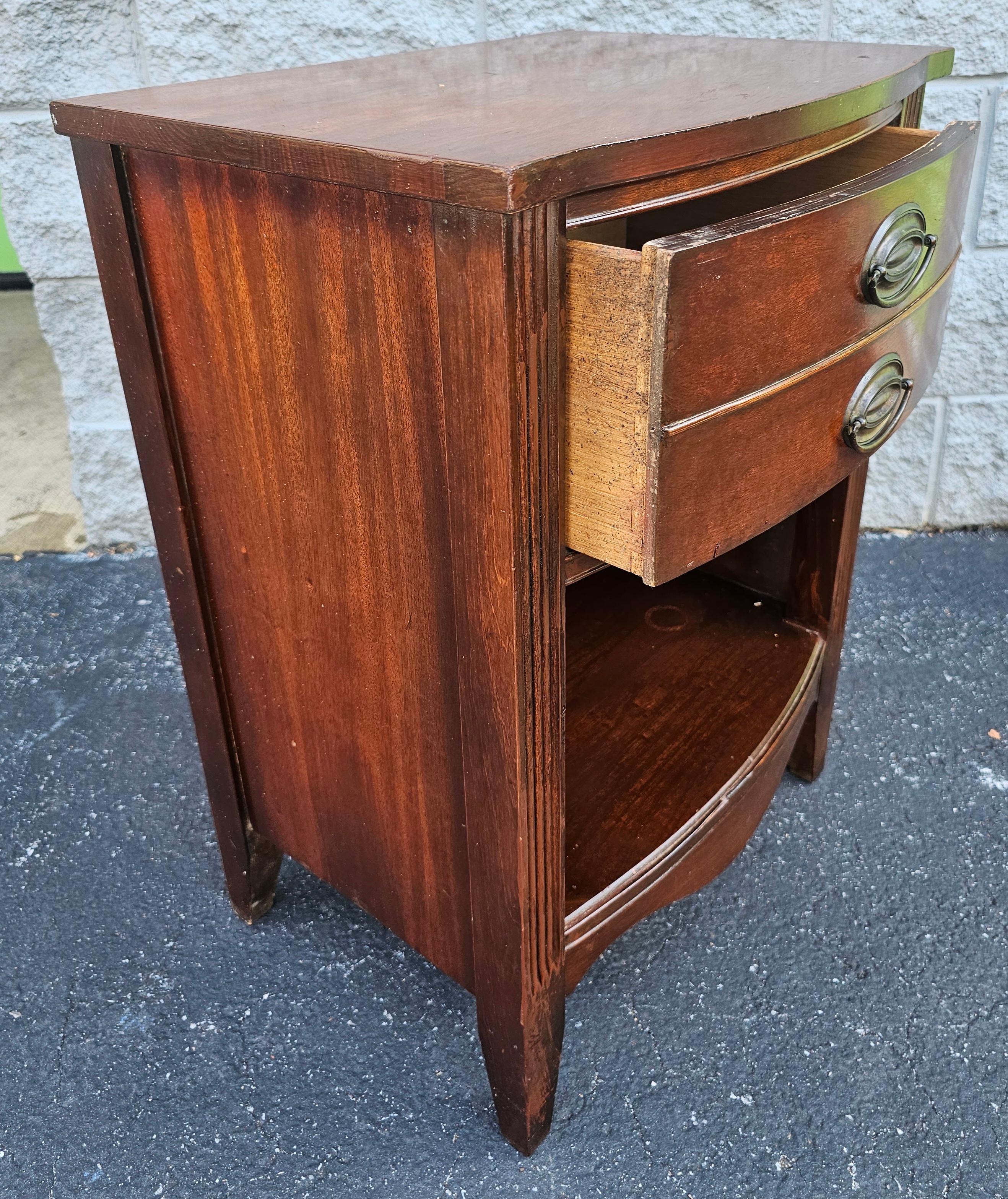 Brass Early 20th Century Federal Style Mahogany Single Drawer Nightstand