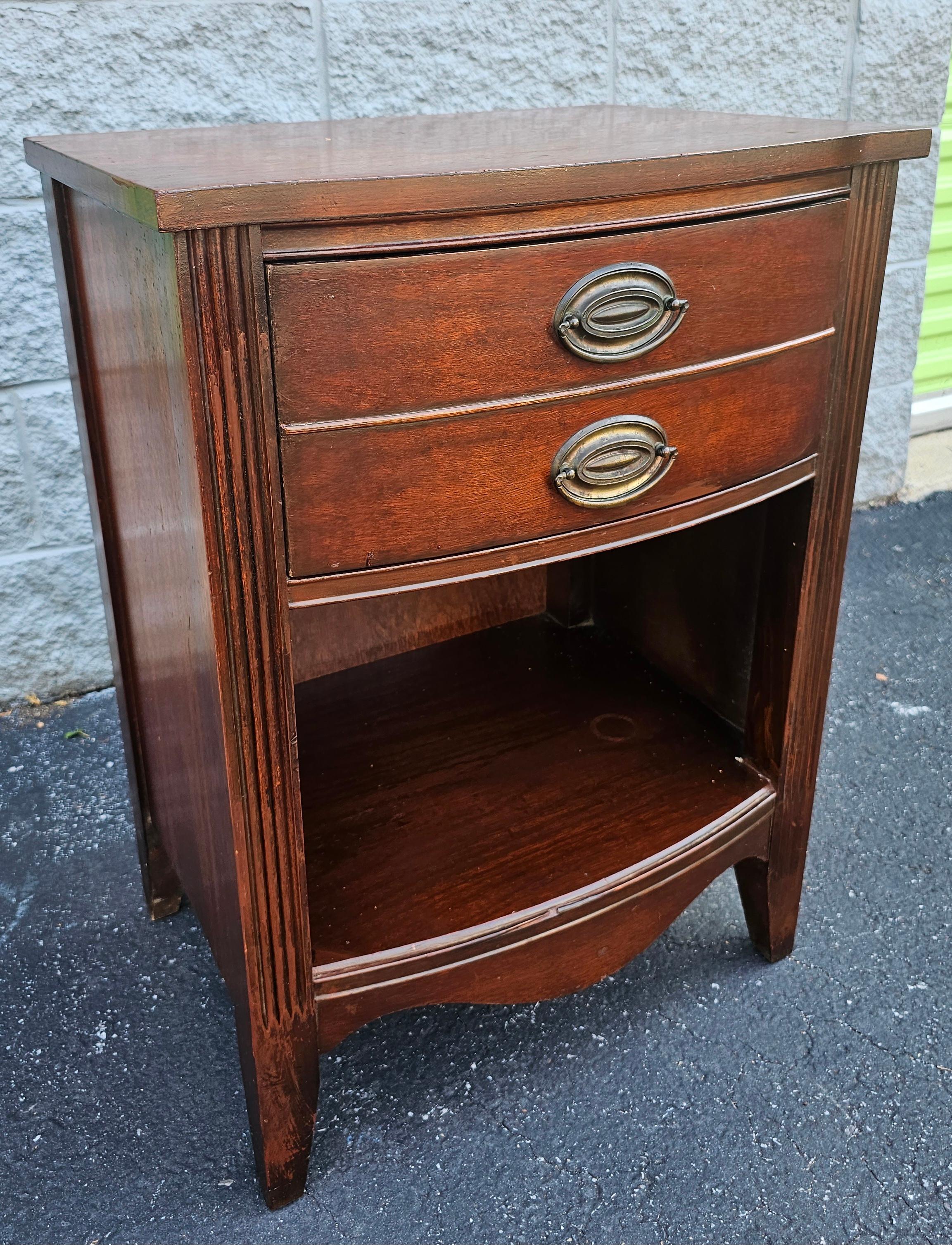 Early 20th Century Federal Style Mahogany Single Drawer Nightstand 2