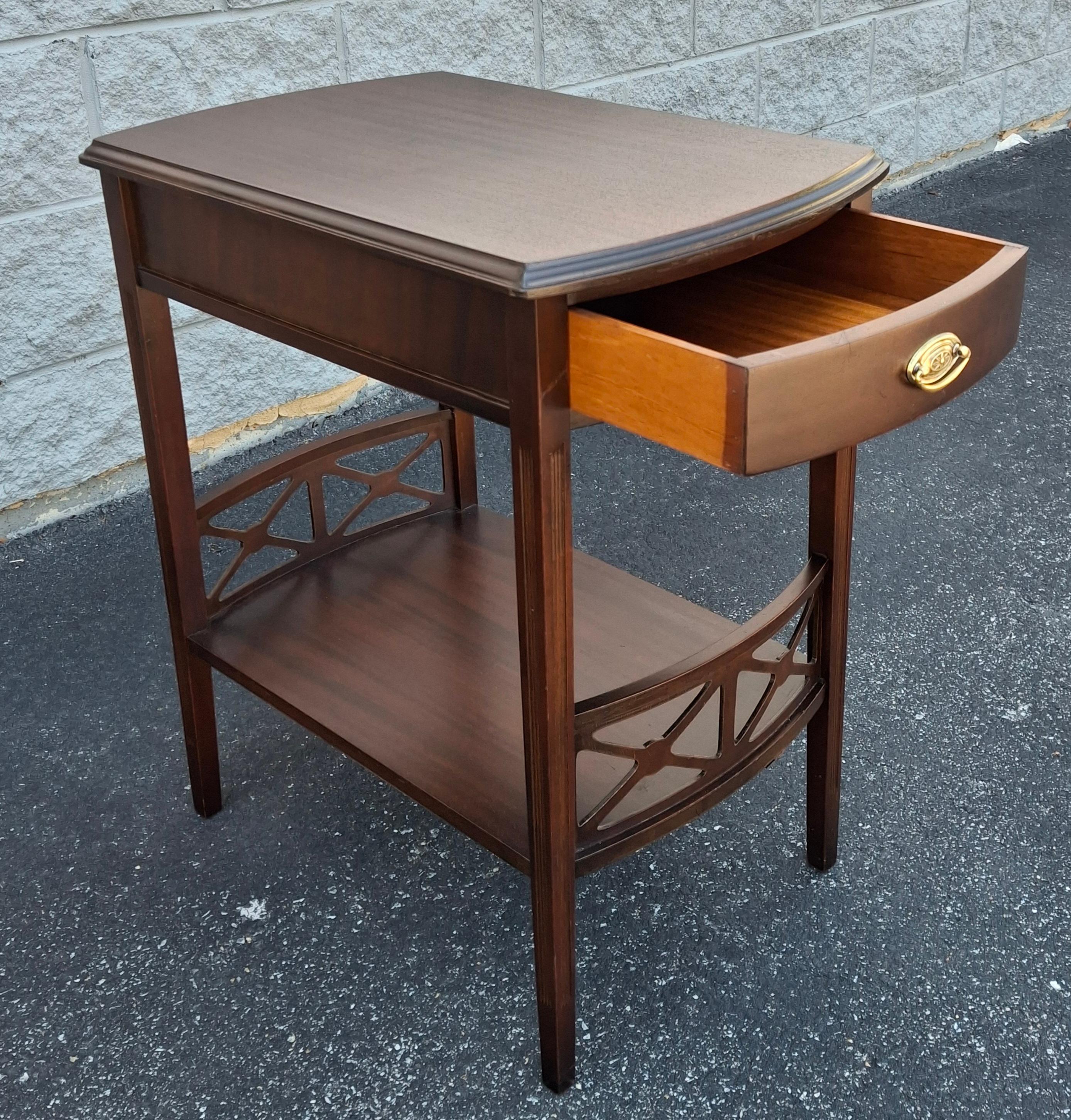 Table d'appoint en acajou de style Chippendale de Ferguson du début du 20e siècle Excellent état - En vente à Germantown, MD
