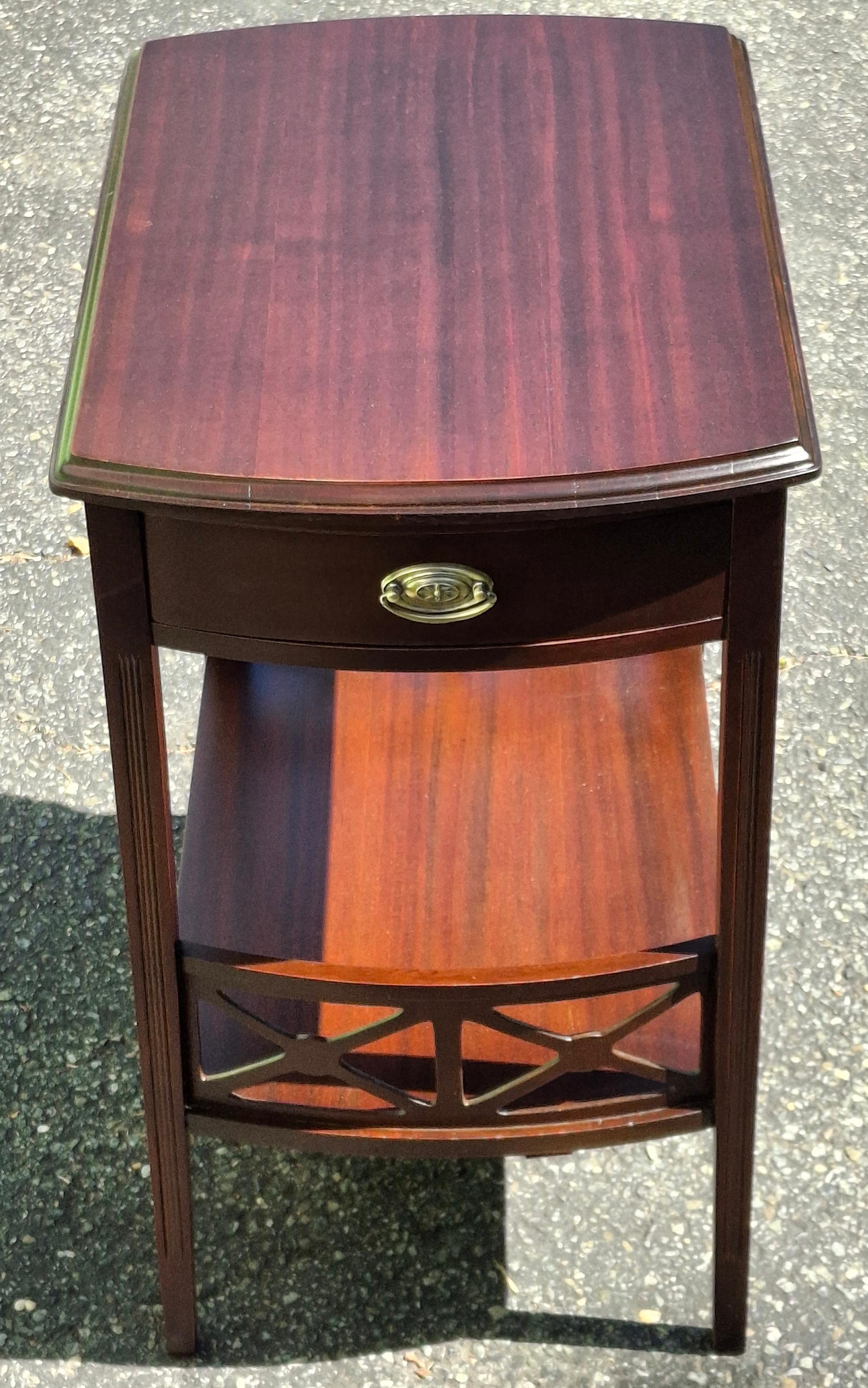 Acajou Table d'appoint en acajou de style Chippendale de Ferguson du début du 20e siècle en vente