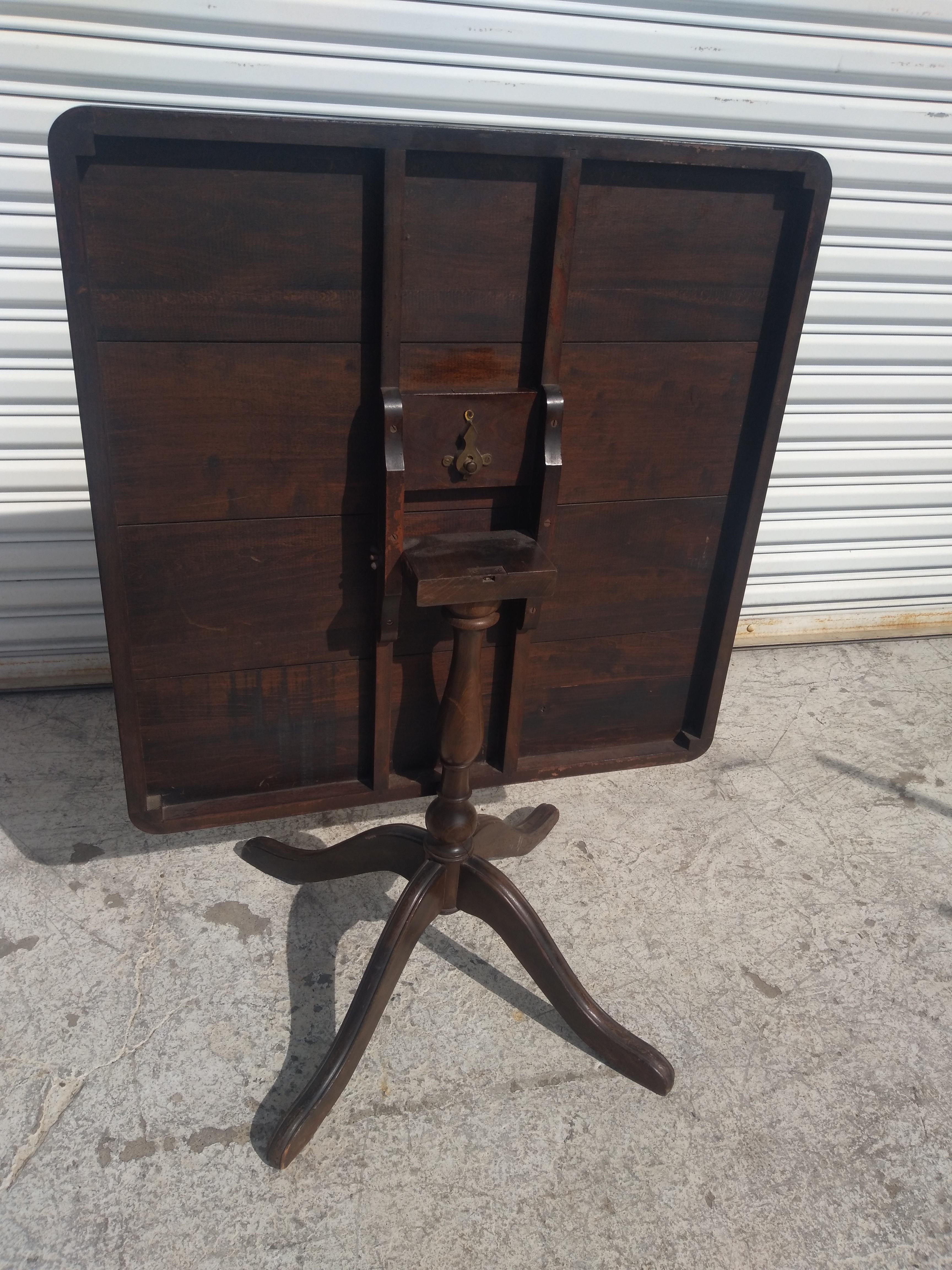 Table à plateau basculant Ferguson du début du 20e siècle à base de piédestal Bon état - En vente à Pasadena, TX