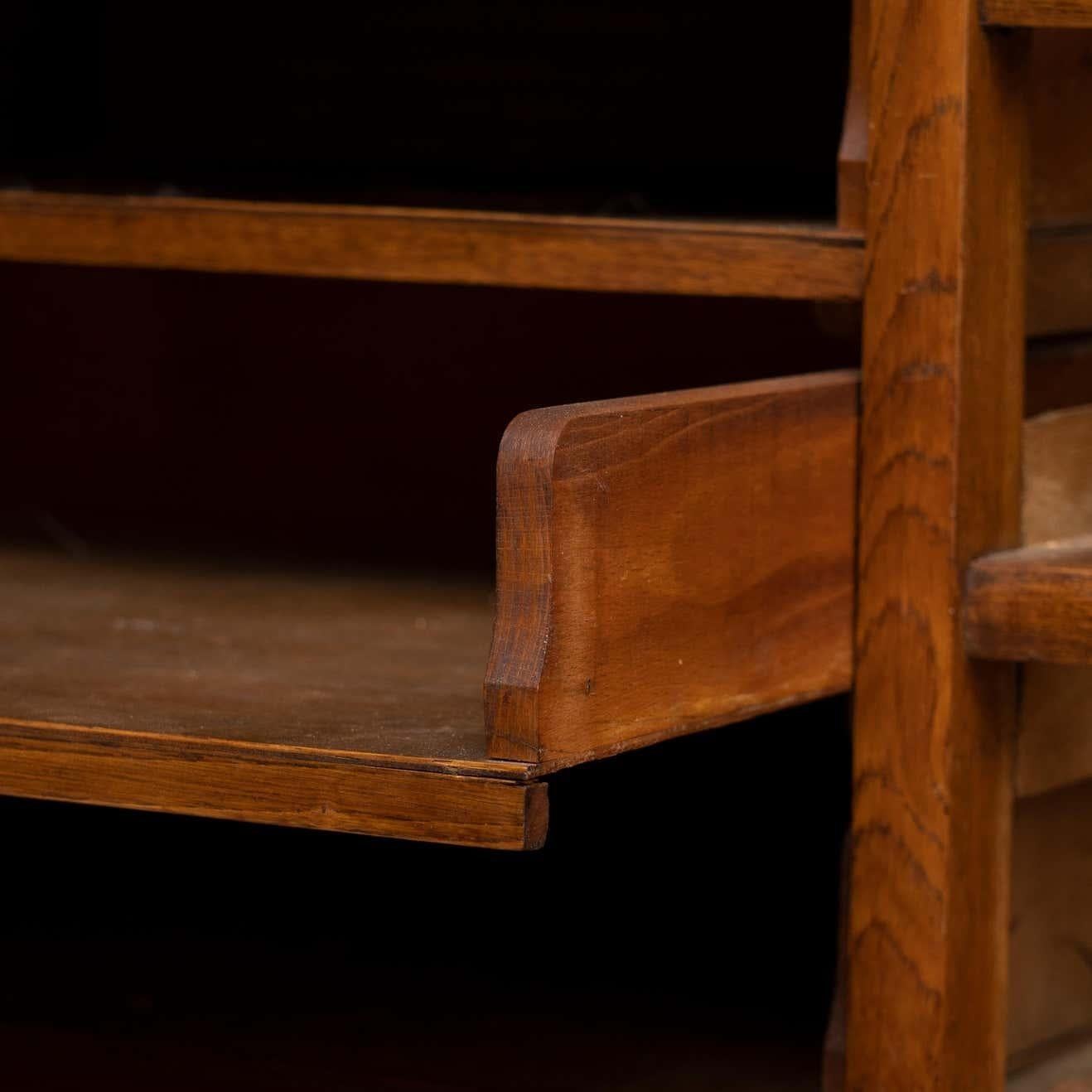 Classeur du début du 20e siècle avec deux portes à persiennes en vente 3