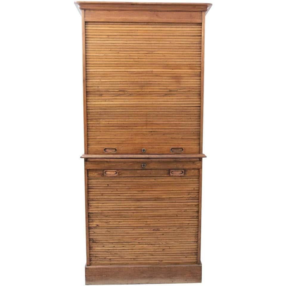 Early 20th Century Filing Cabinet with Two Louvers Doors For Sale 12