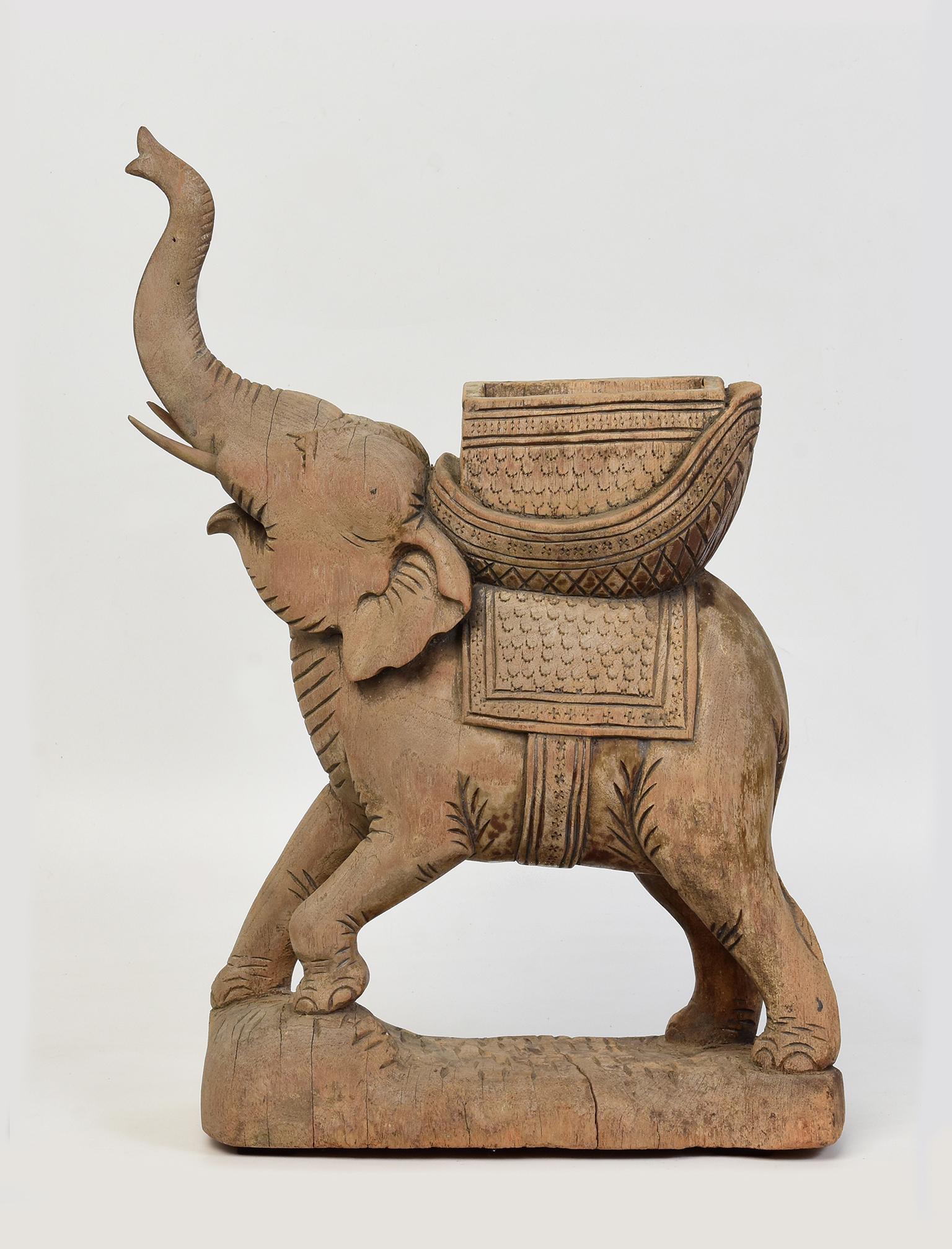 Early 20th Century, Finely Carved Asian Wooden Walking Elephant Animal Statue In Good Condition For Sale In Sampantawong, TH
