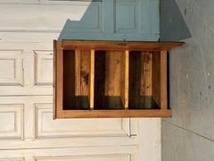 Armario de madera de abeto de principios del siglo XX con una sola puerta