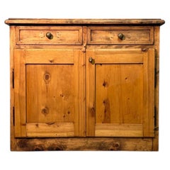 Aparador rústico de madera de abeto de principios del siglo XX
