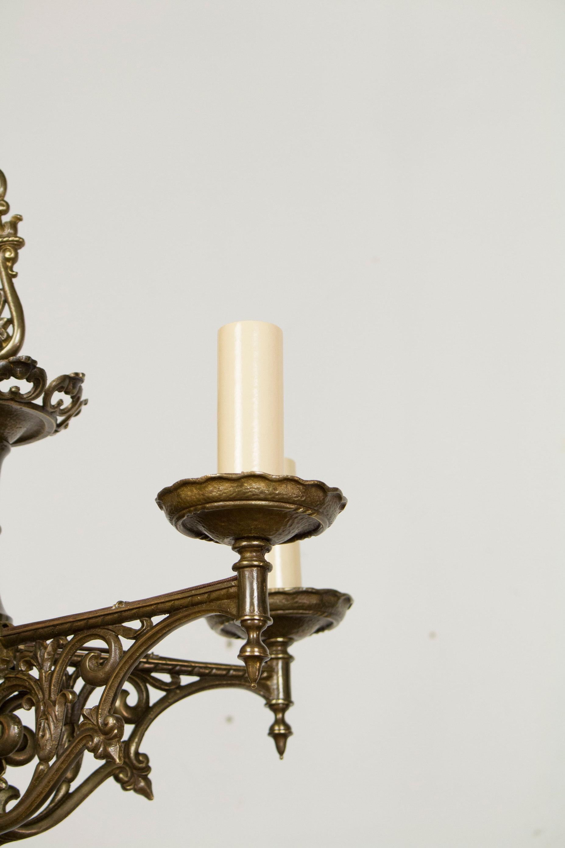 Lustre Tudor en laiton antique à cinq lumières du début du 20e siècle Excellent état à Canton, MA