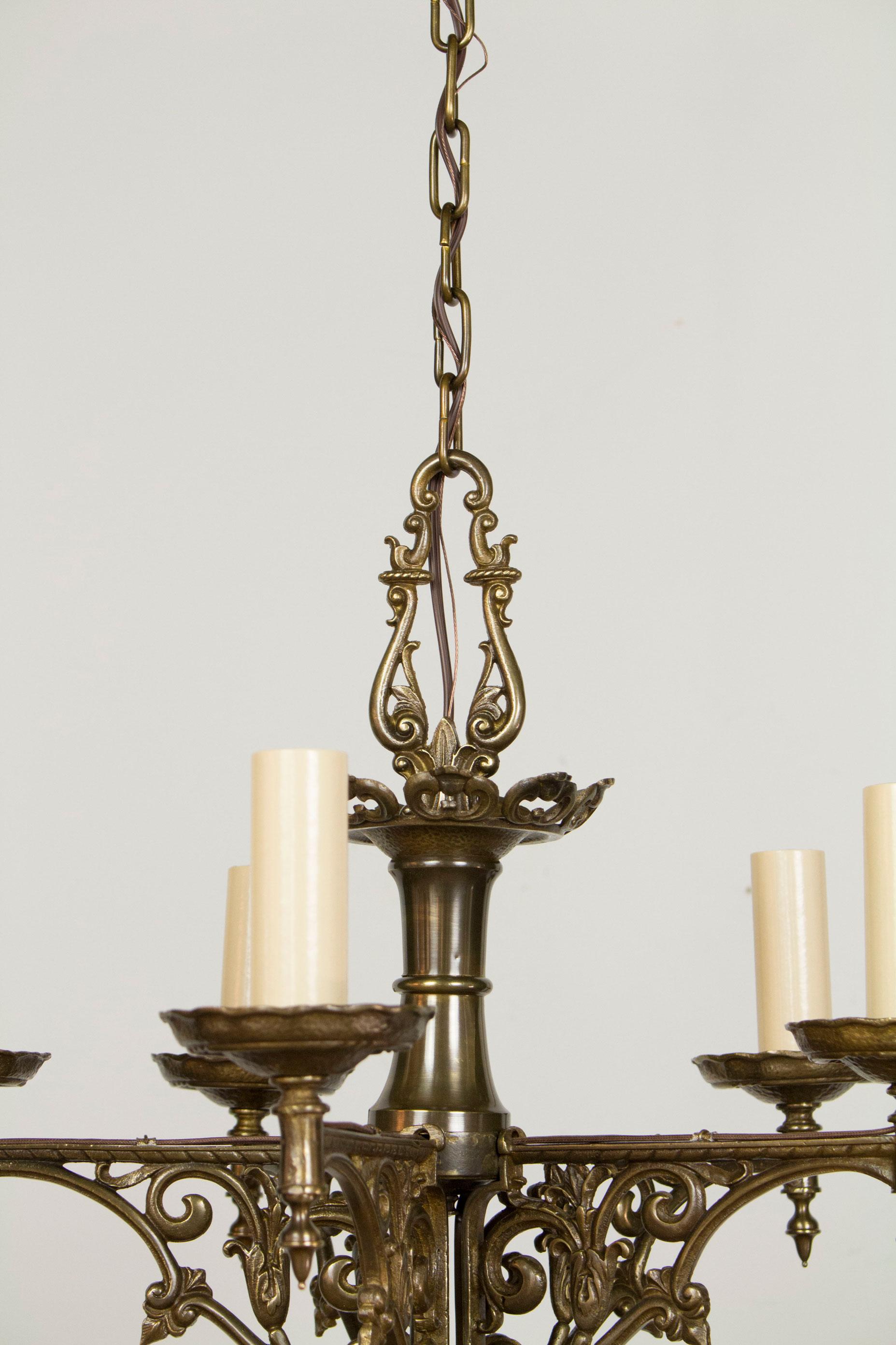 Laiton Lustre Tudor en laiton antique à cinq lumières du début du 20e siècle