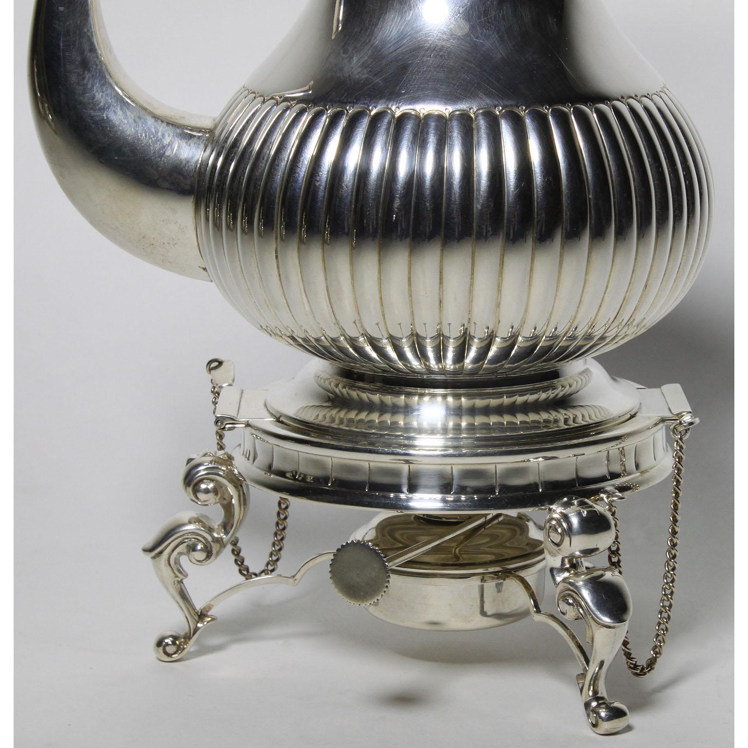 Fünfteiliges Tee- und Kaffeeservice aus Sterlingsilber im Louis-XV-Stil des frühen 20. Jahrhunderts (Geprägt) im Angebot
