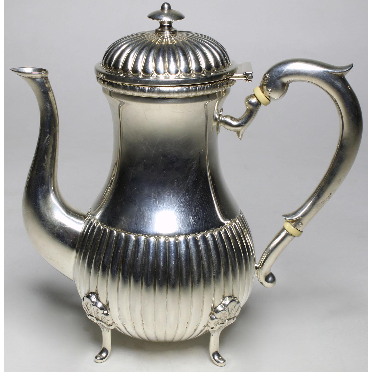 Service à thé et à café en argent massif, cinq pièces, style Louis XV, début du 20e siècle en vente 2