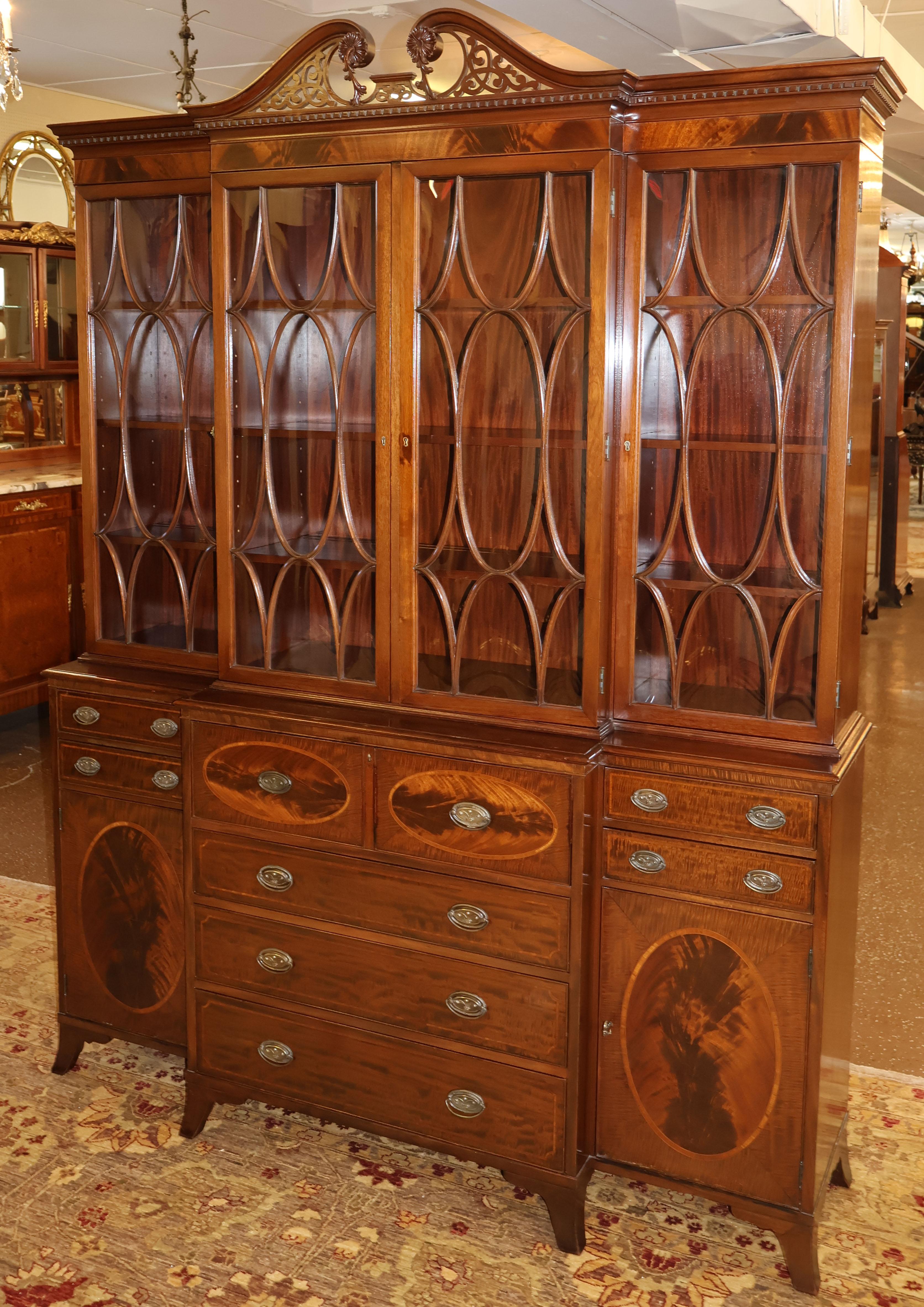 Gorgeous Early 20th Century Flame Mahogany Cabinet Bookcase Breakfront By Warsaw

Dimensions : 88