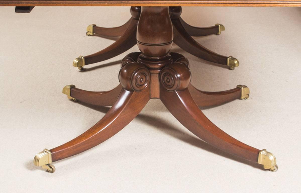 Early 20th Century Flame Mahogany Twin Pillar Regency Style Dining Table 15