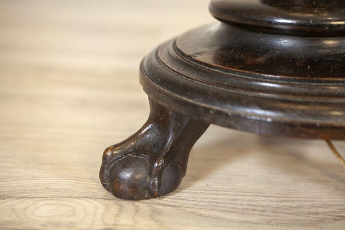Lámpara de pie de principios del siglo XX sobre base de madera marrón de estilo Chippendale en venta 3