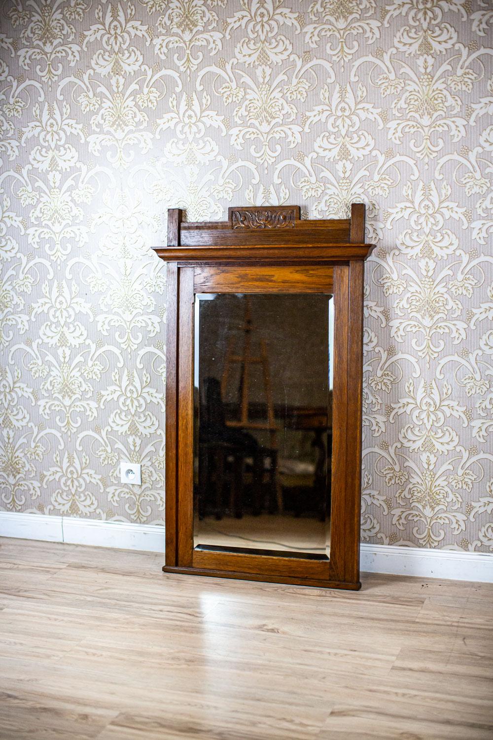 Européen Miroir de sol du début du XXe siècle avec cadre en chêne brun clair en vente
