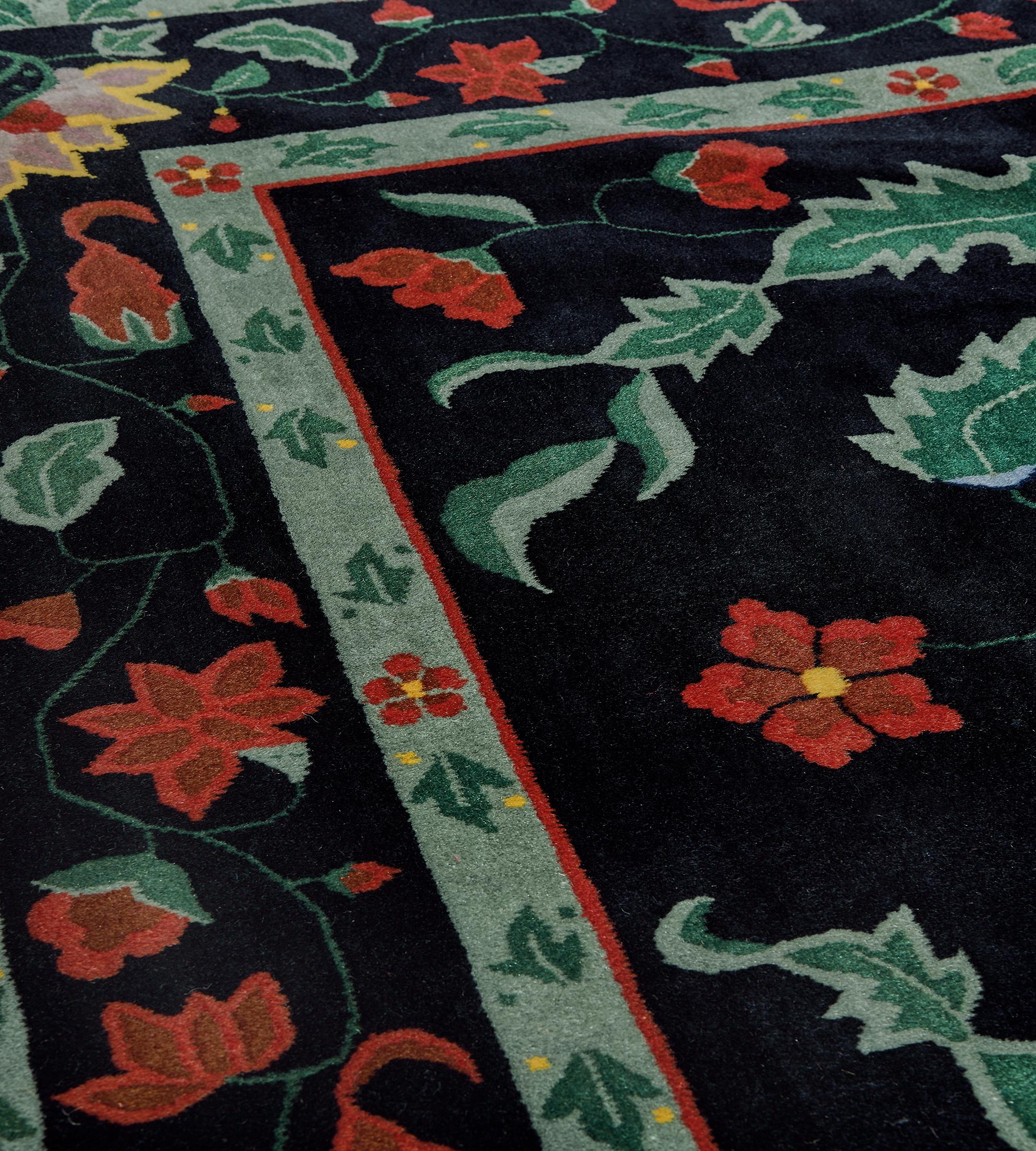 Chinois Tapis chinois à fleurs du début du 20e siècle en vente