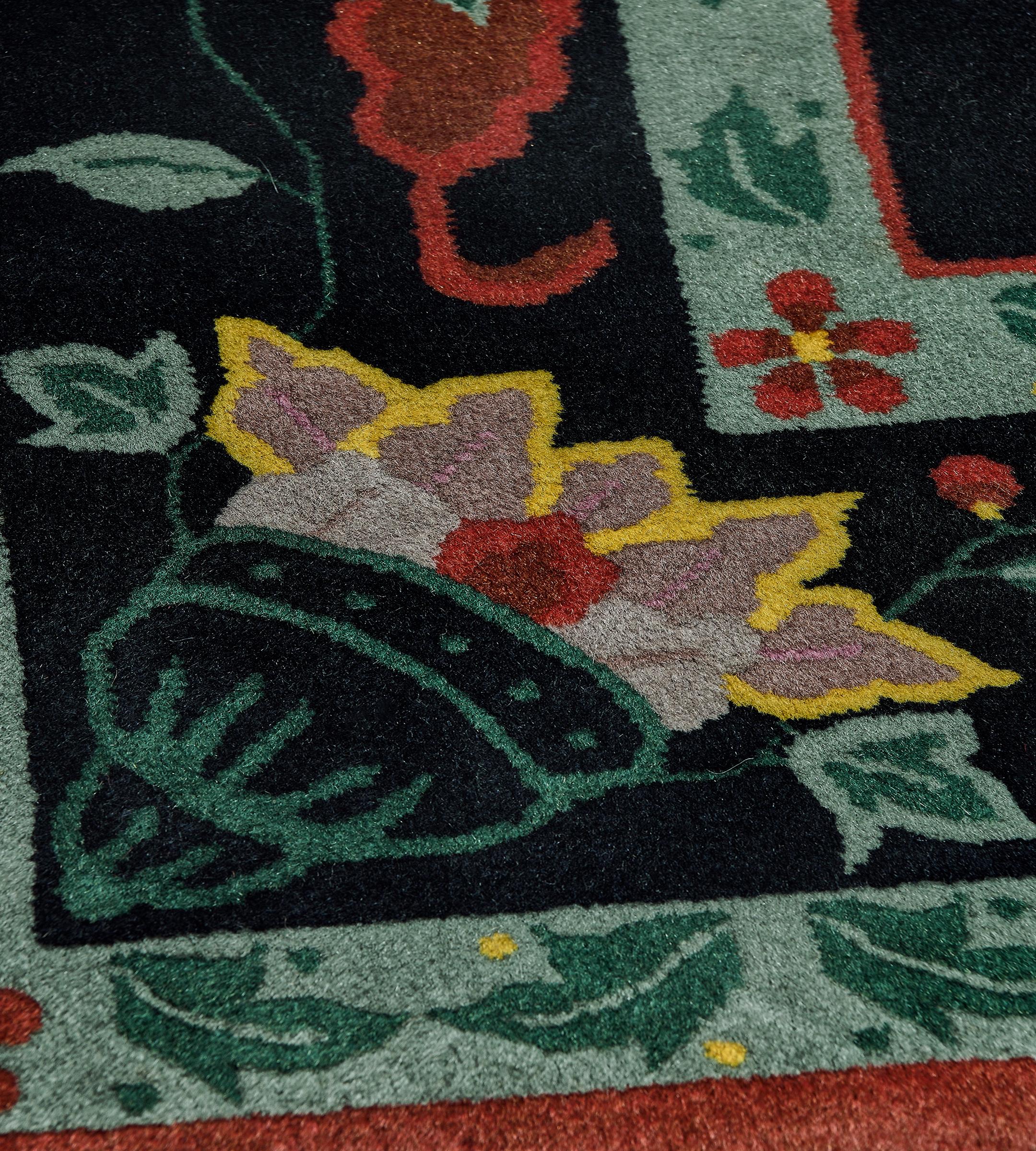 Tapis chinois à fleurs du début du 20e siècle en vente 1
