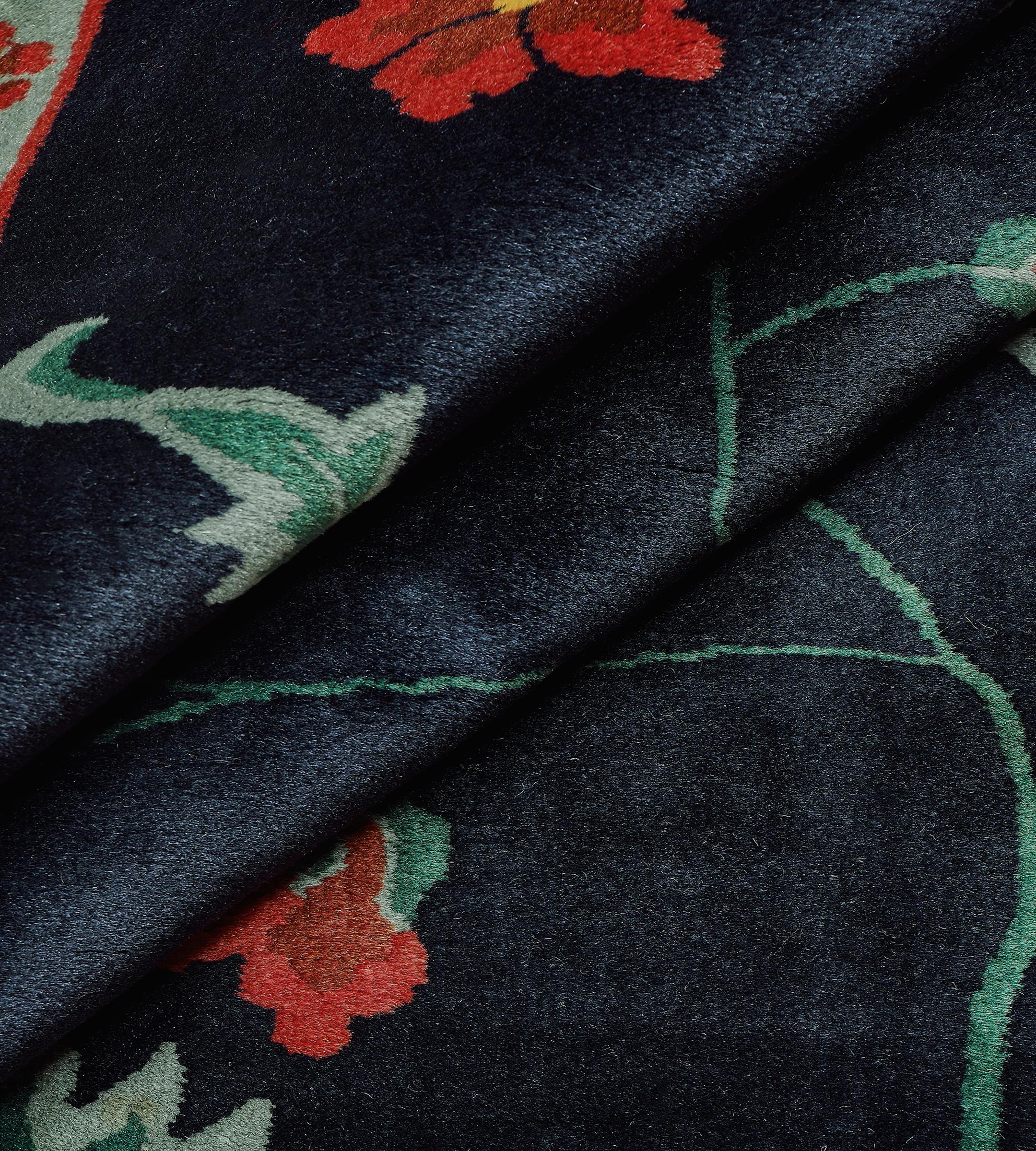 Tapis chinois à fleurs du début du 20e siècle en vente 2
